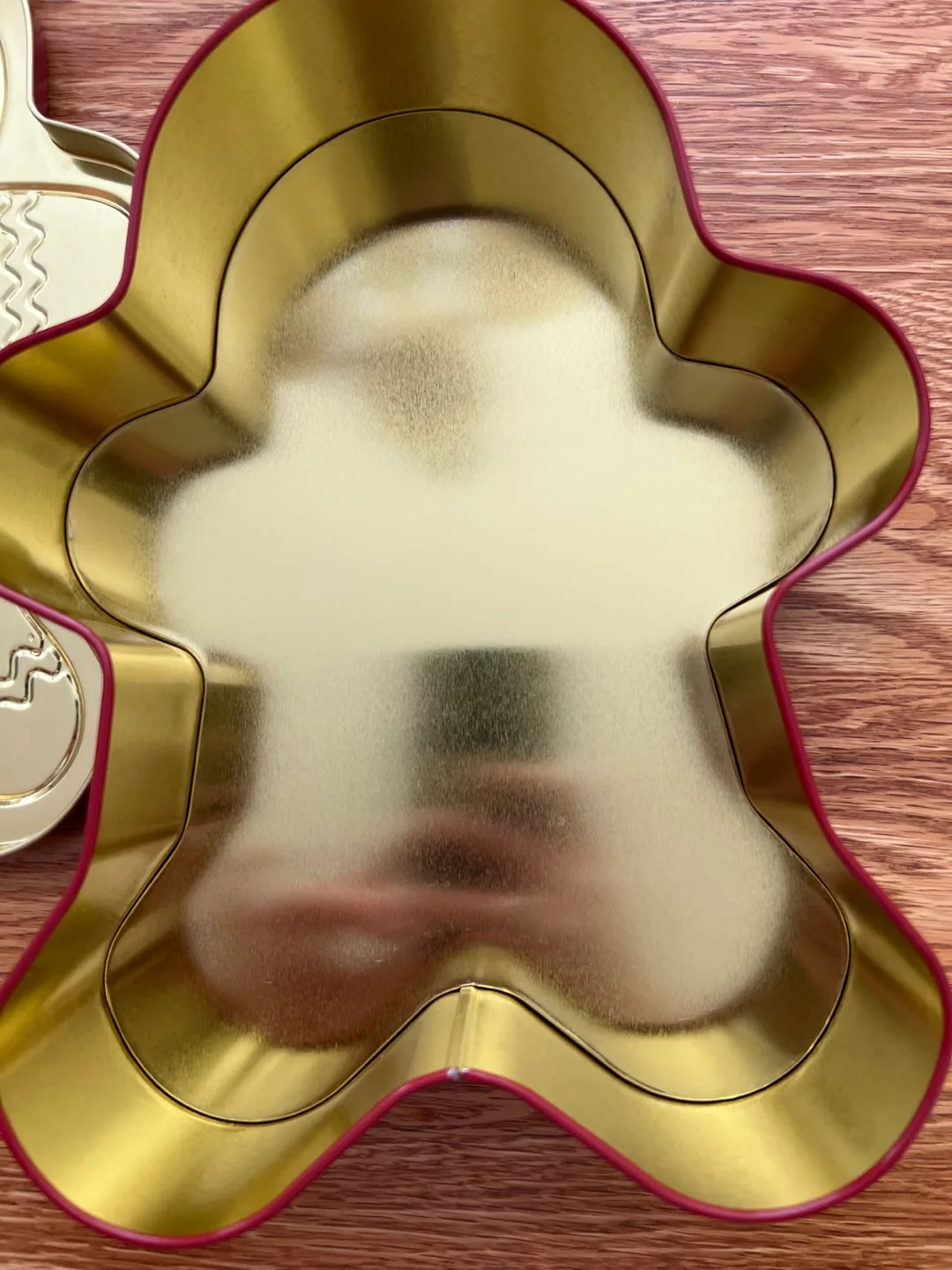 Walkers Gingerbread Man Tin image indicator(3)