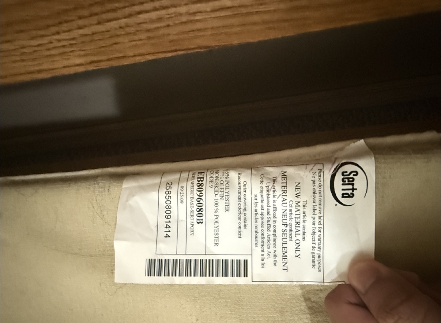 Queen Bed & Wooden Headboard – Good Condition! - photo 3