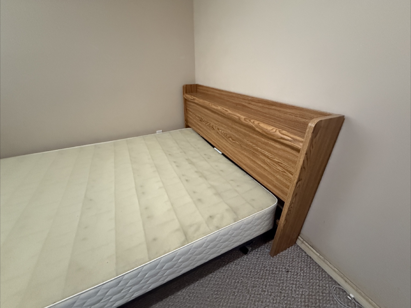 Queen Bed & Wooden Headboard – Good Condition! - photo 2
