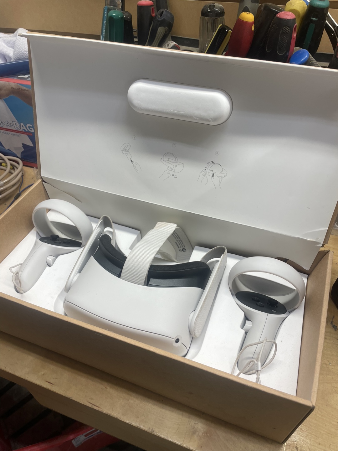 Meta Quest 2 VR Headset - Like New! - photo 2