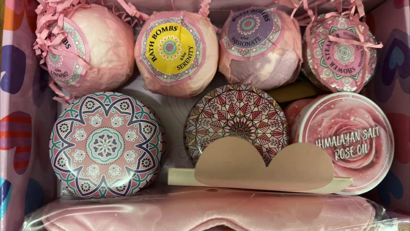 CleanBliss Beauty Gift Set for Women - New image indicator(6)