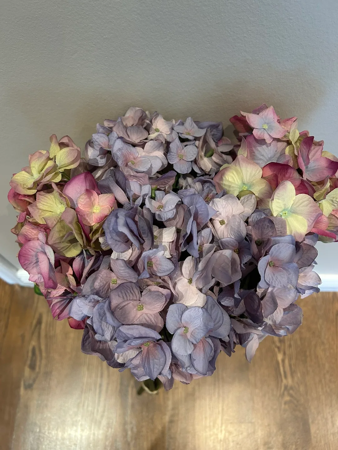 5 PRETTY LONG STEMMED ARTIFICIAL HYDRANGEAS thumbnail