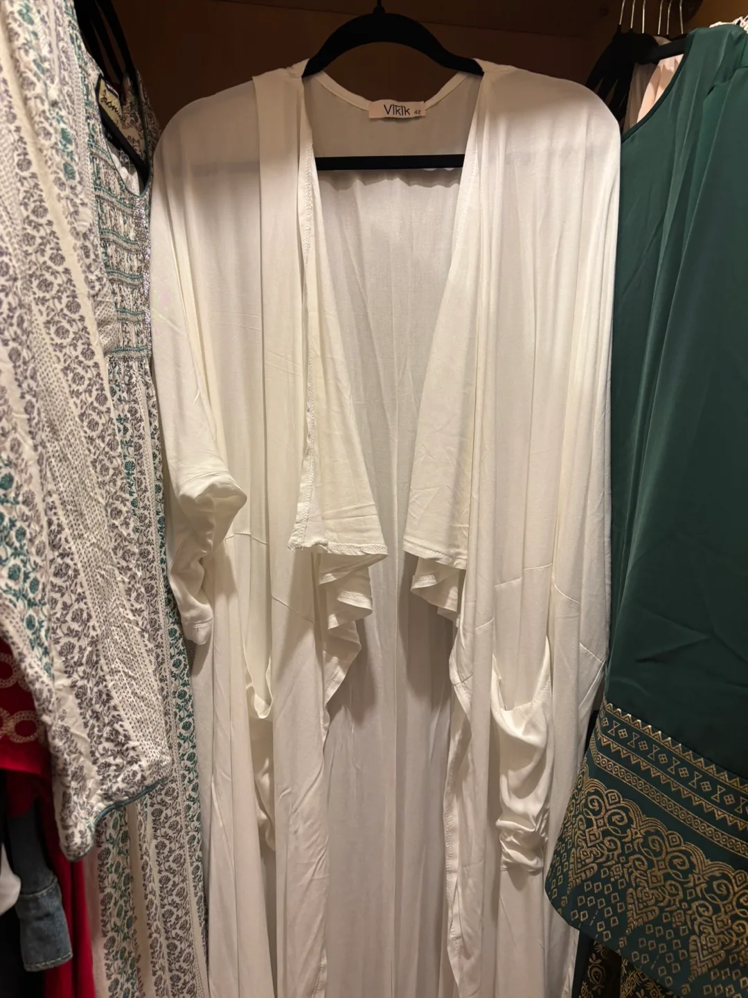 Virik White Cardigan thumbnail