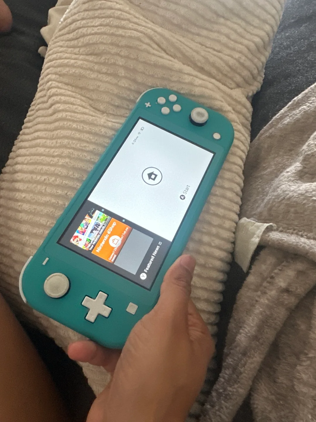 Nintendo Switch Lite - Turquoise (MOVEOUT SALE) image indicator(2)