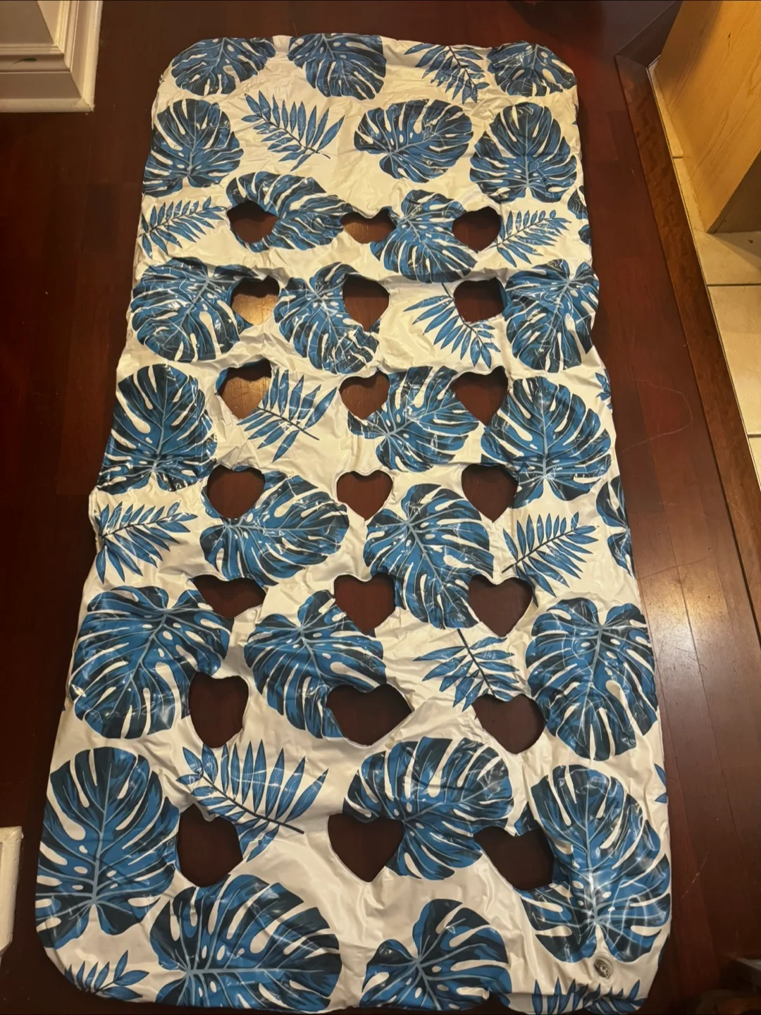 Inflatable Pool Float with Leaf Design thumbnail