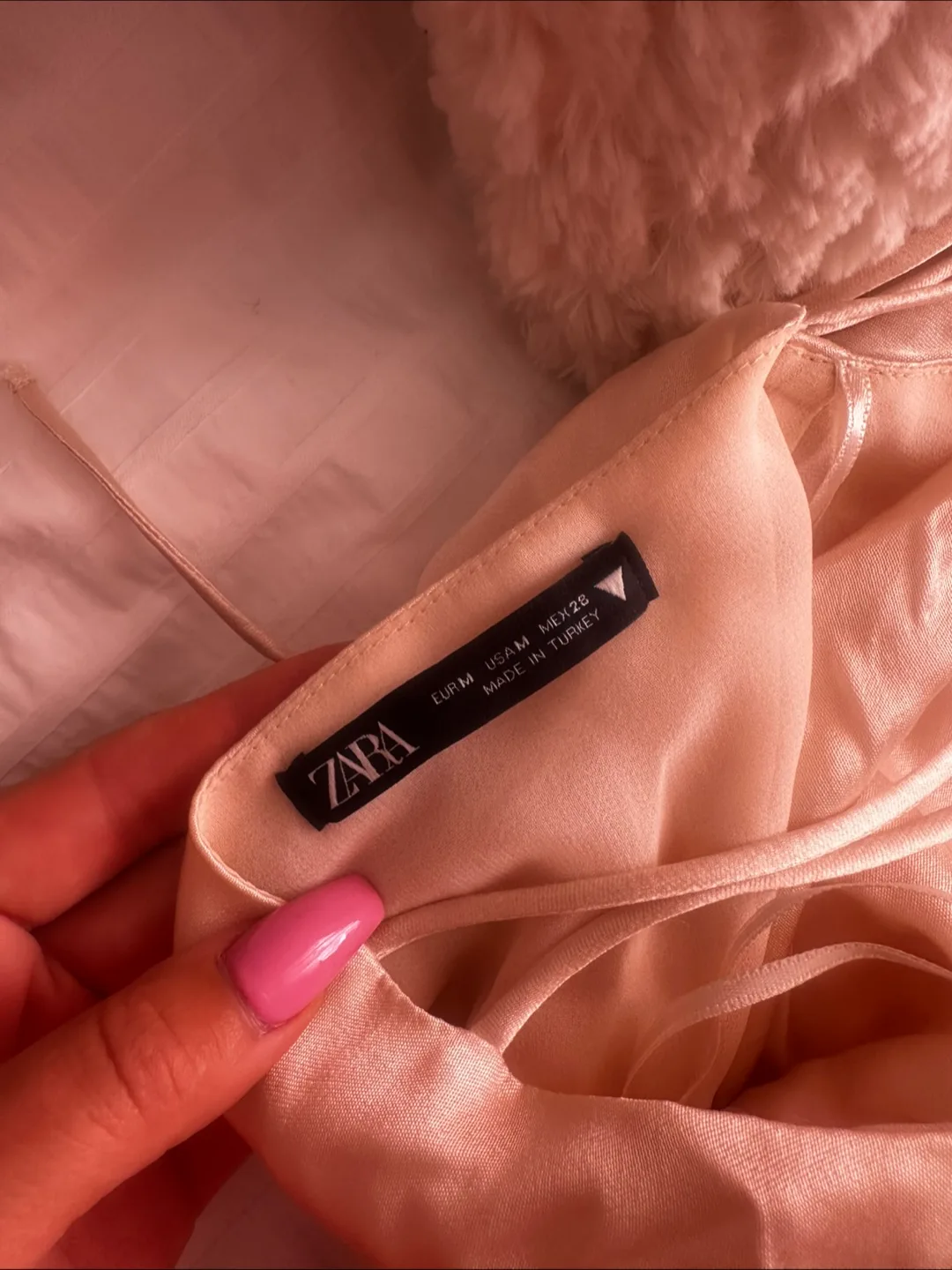 🇨🇦Silky slip lingerie  - Size M image indicator(4)