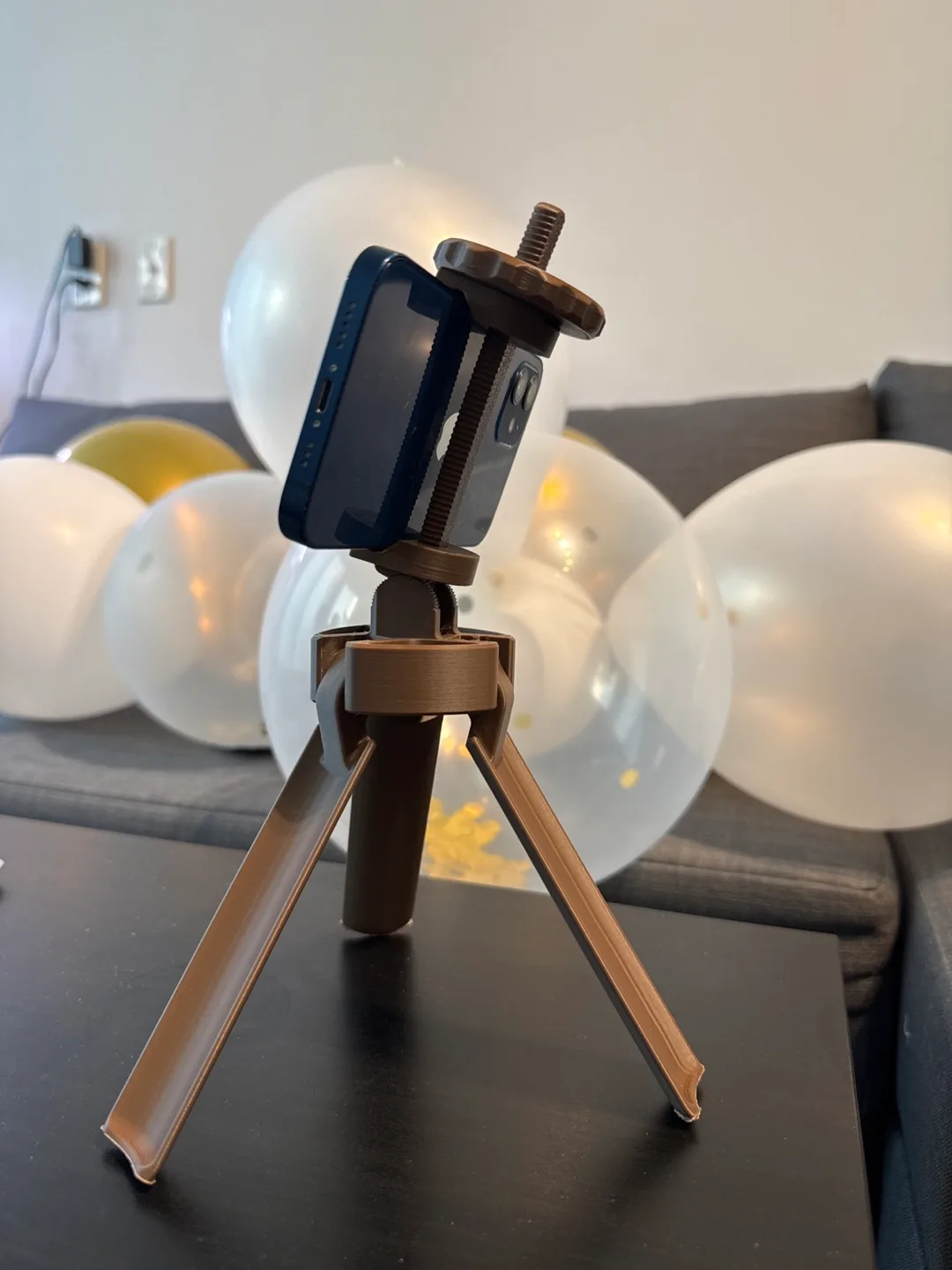3-D printed Adjustable Phone Tripod Stand image indicator(3)