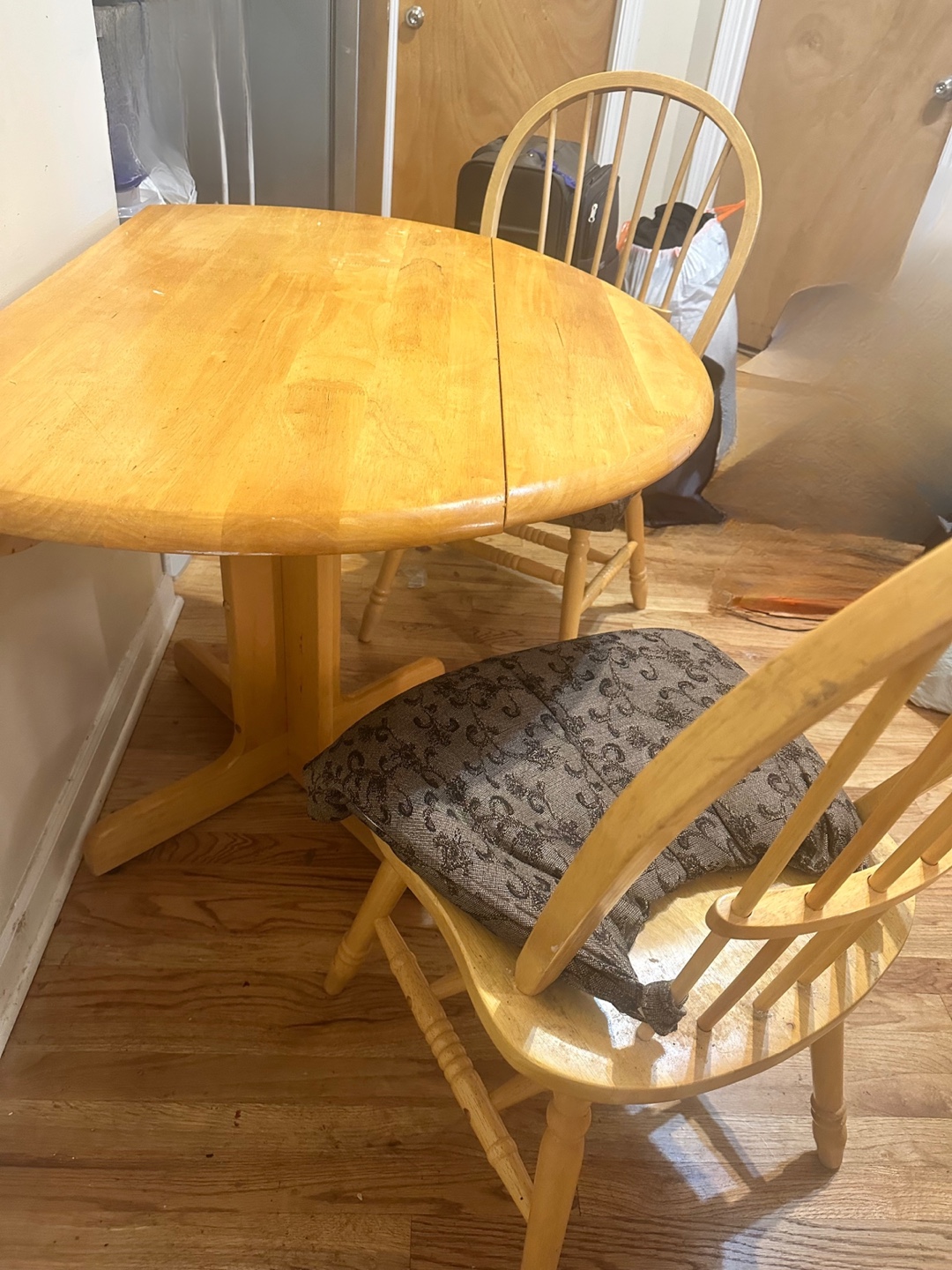 Space-Saving Adjustable Round Dining Table + 4 Chairs 🪑