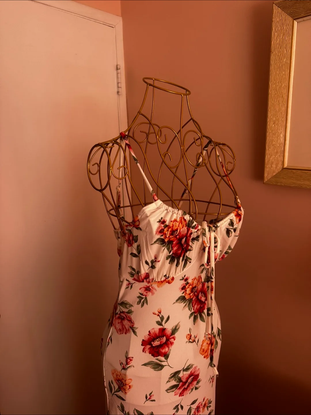 Still has tags! 🇨🇦Floral Lace Up Midi Dress - Size M image indicator(2)