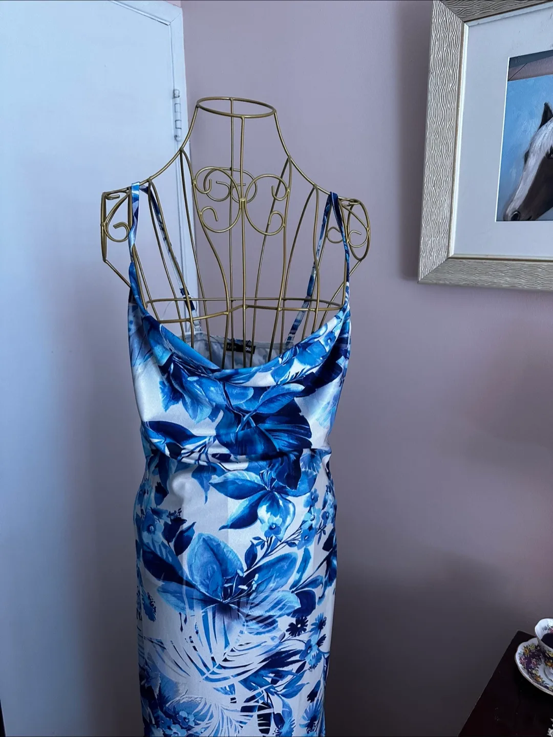 🇨🇦Fashion Nova Blue Floral Satin Maxi Dress - Size M image indicator(3)