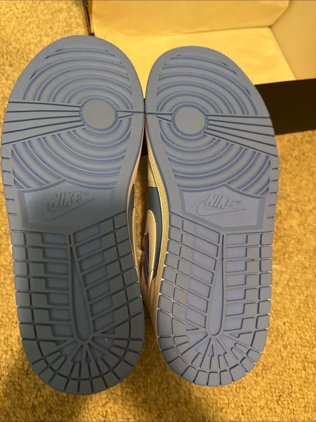 Air Jordan 1 Mid University Blue image indicator(2)