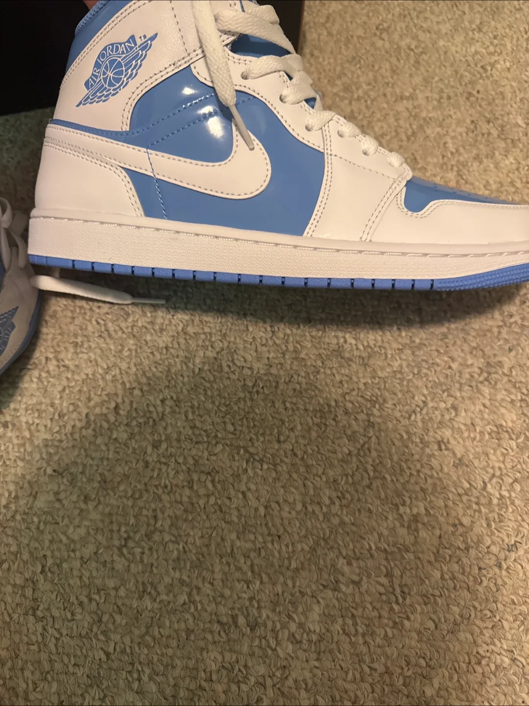 Air Jordan 1 Mid University Blue image indicator(4)