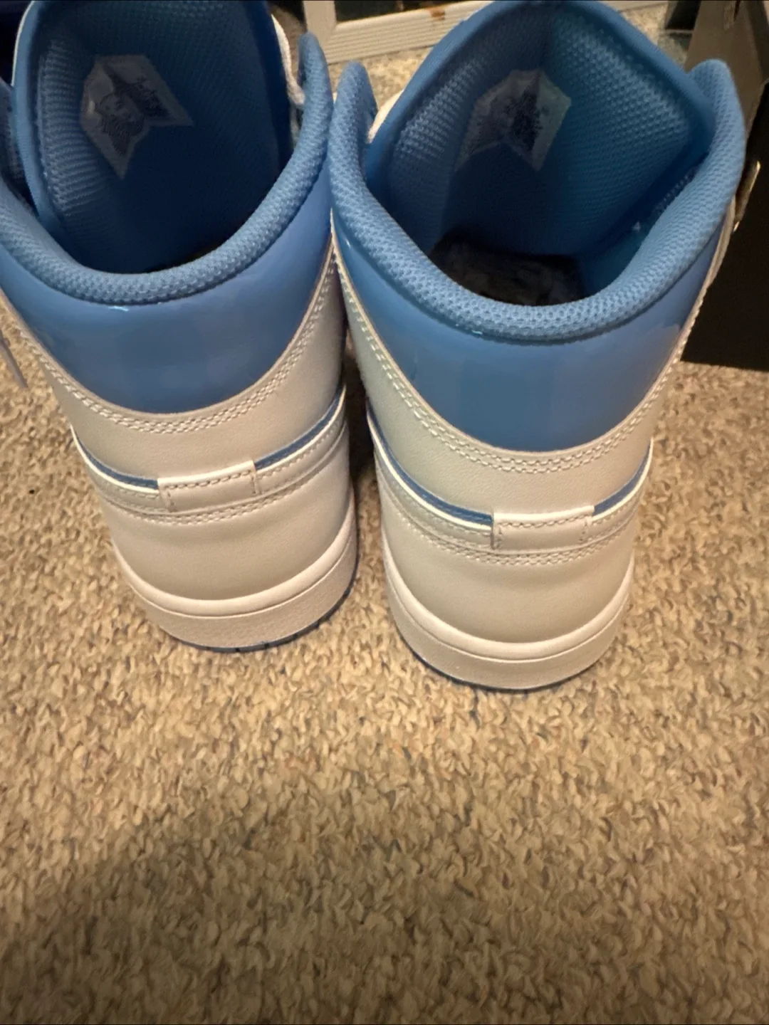Air Jordan 1 Mid University Blue image indicator(7)