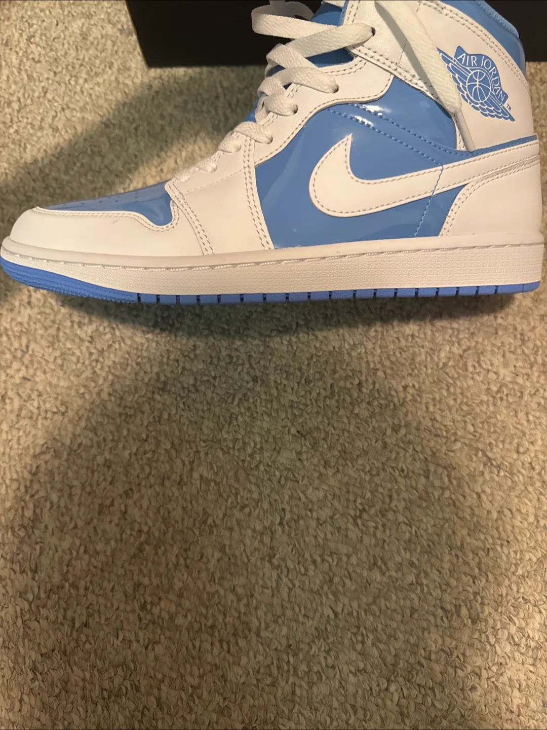 Air Jordan 1 Mid University Blue image indicator(6)
