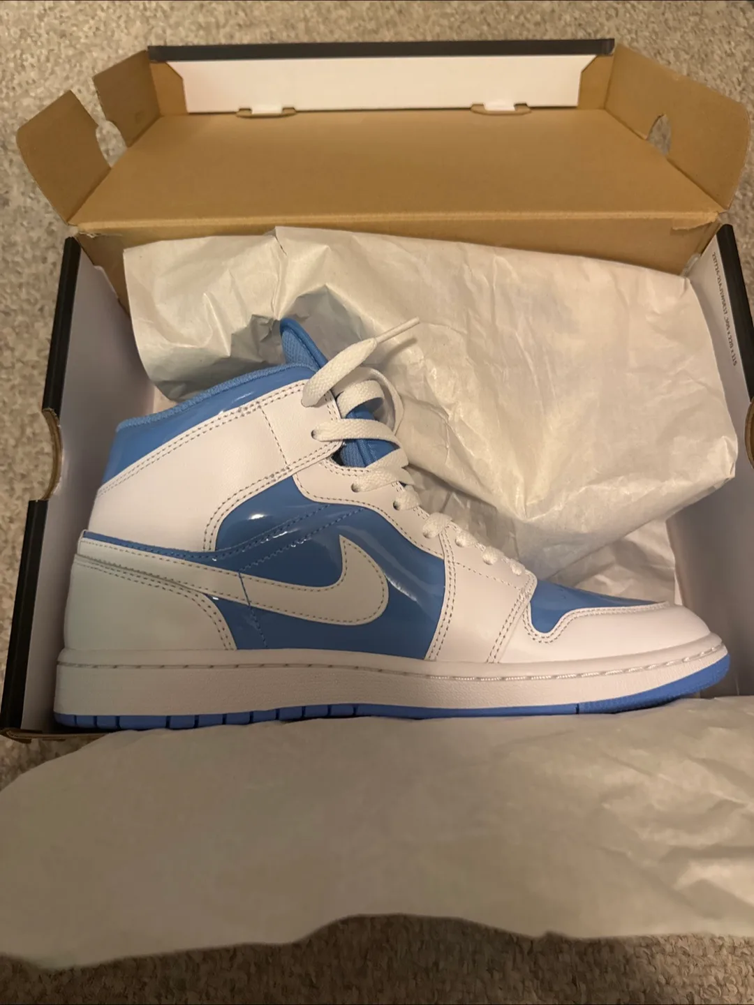 Air Jordan 1 Mid University Blue image indicator(8)
