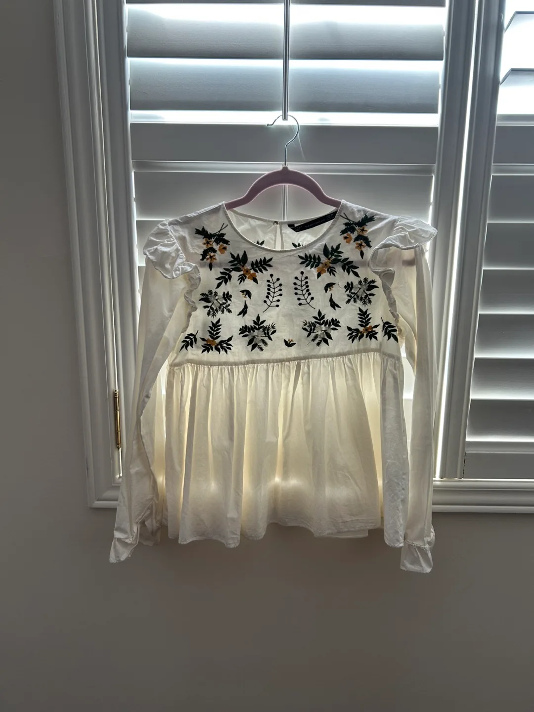 Zara White Embroidered Blouse image indicator(4)