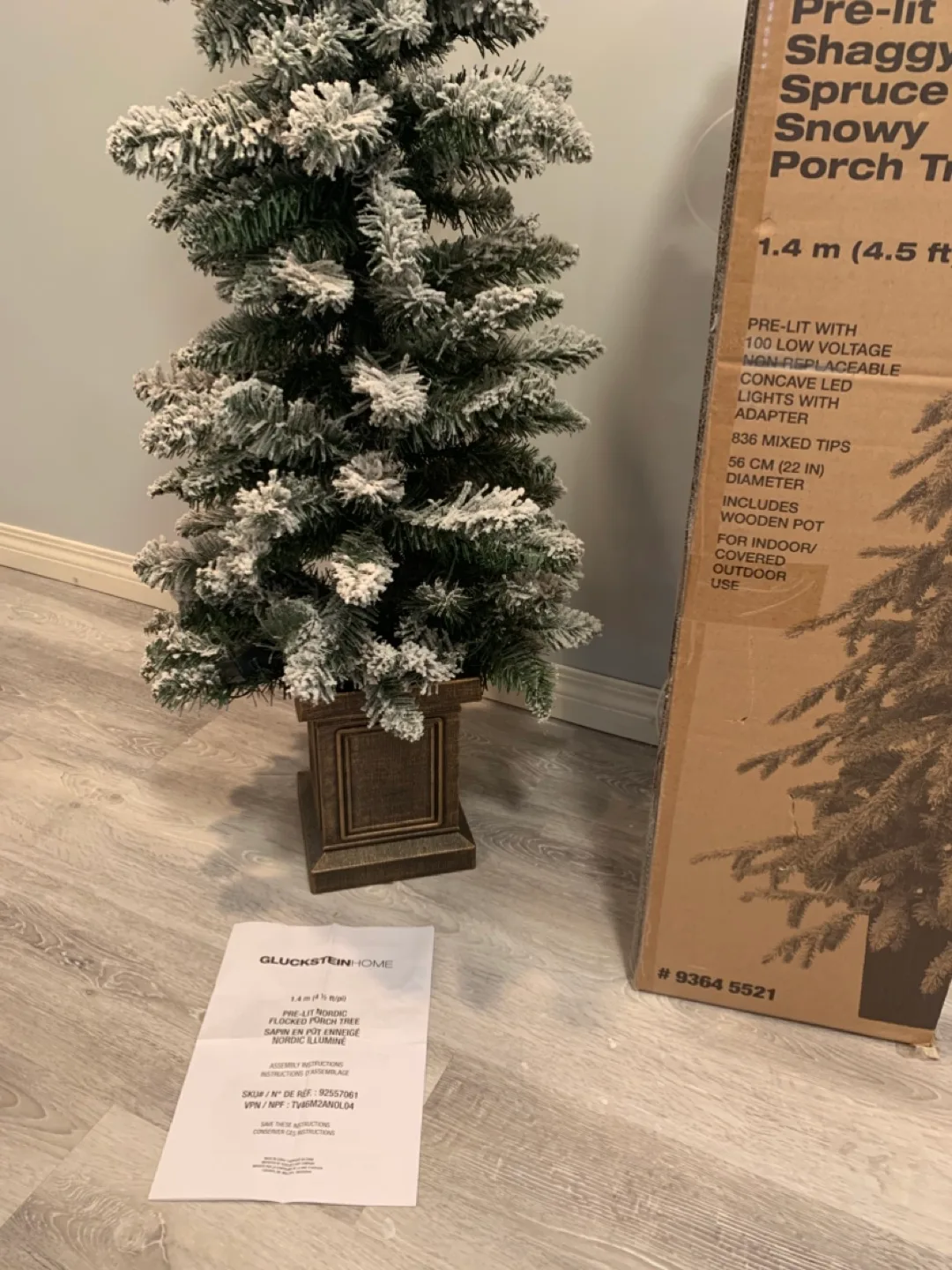 Gluckstein 4.5' Pre-lit Christmas/Porch Tree image indicator(2)