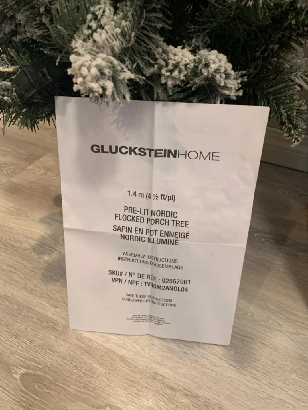 Gluckstein 4.5' Pre-lit Christmas/Porch Tree image indicator(3)