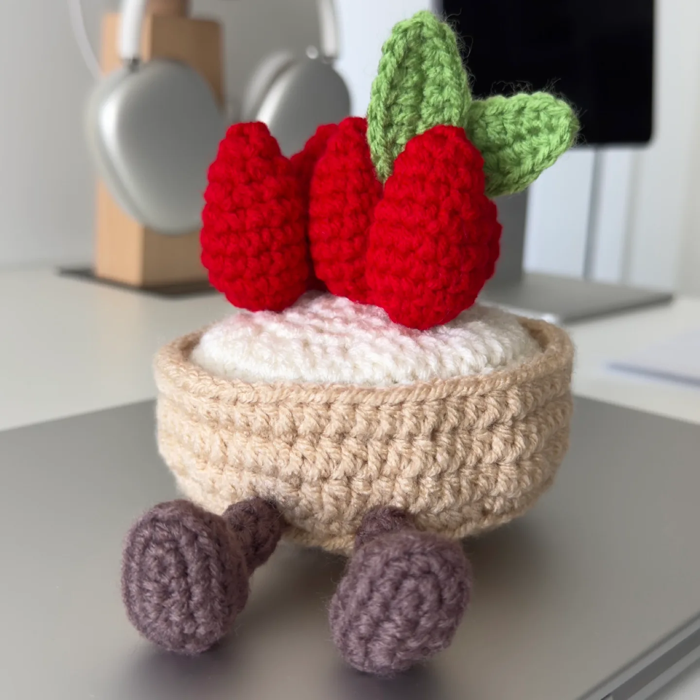 Handmade Crochet JellyCat fleurette tart aux fraises thumbnail