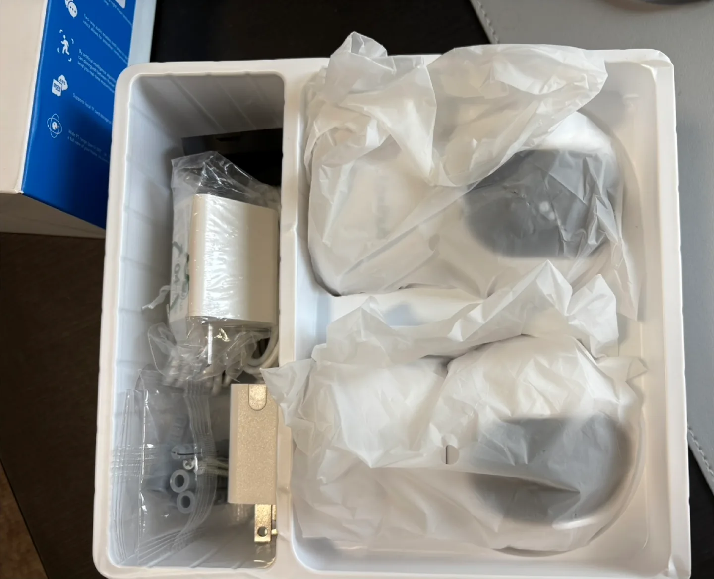 Laxihub P2T-2PACK 3MP Indoor Wi-Fi Camera image indicator(2)