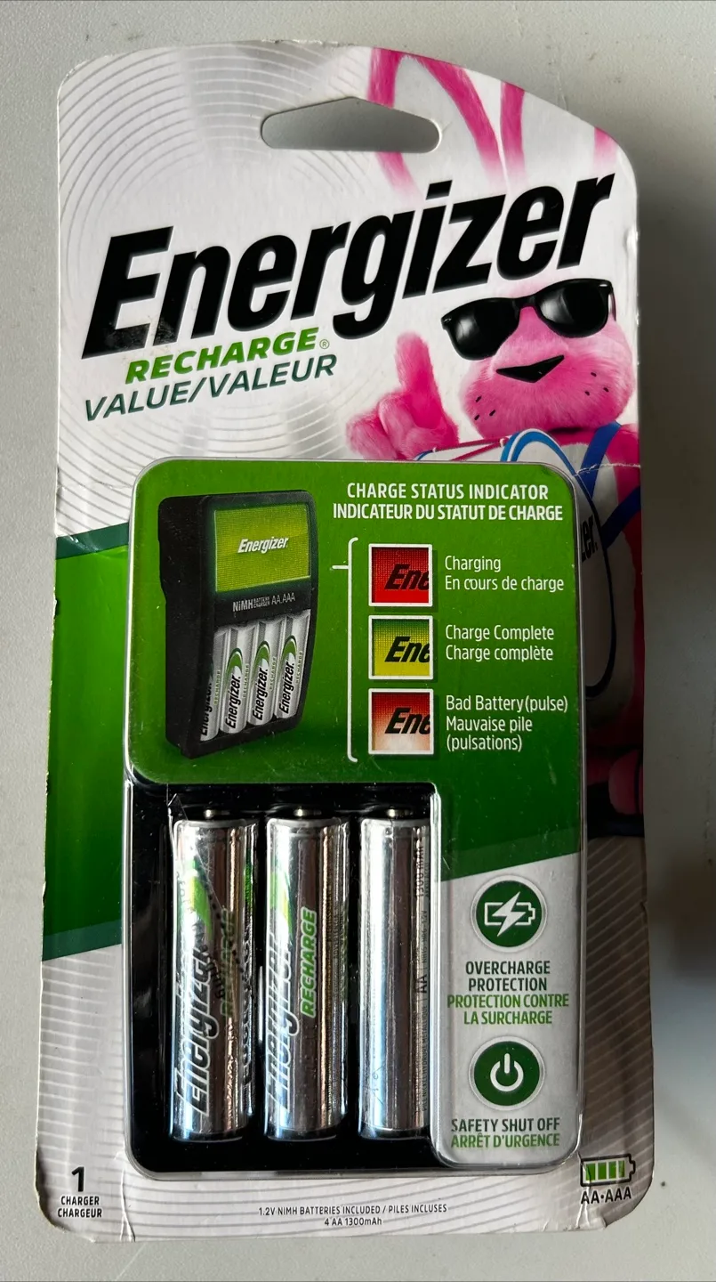 Energizer Recharge Value Charger with 4 AA Batteries thumbnail