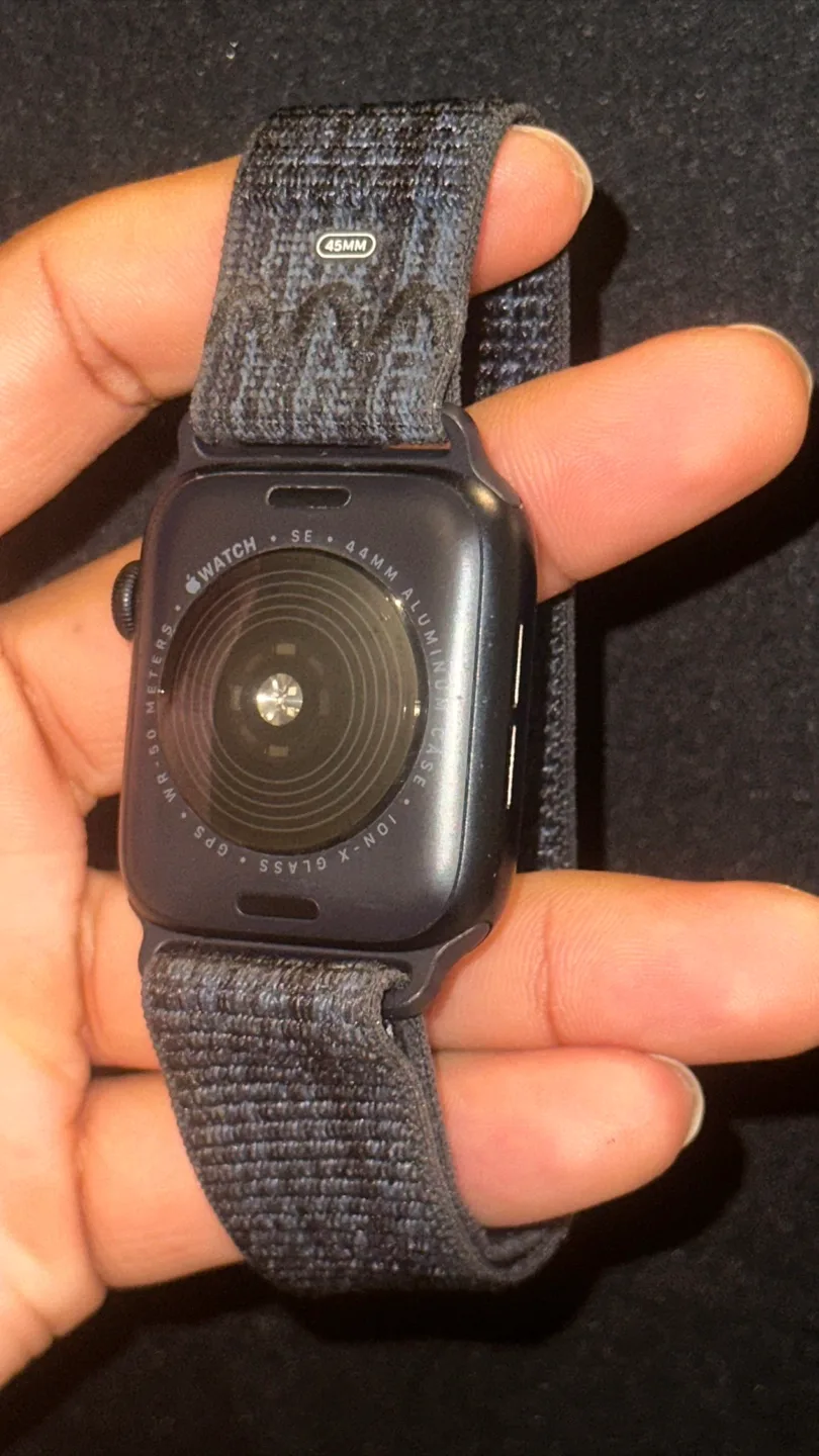 Apple Watch SE (2nd Gen) 44mm image indicator(5)