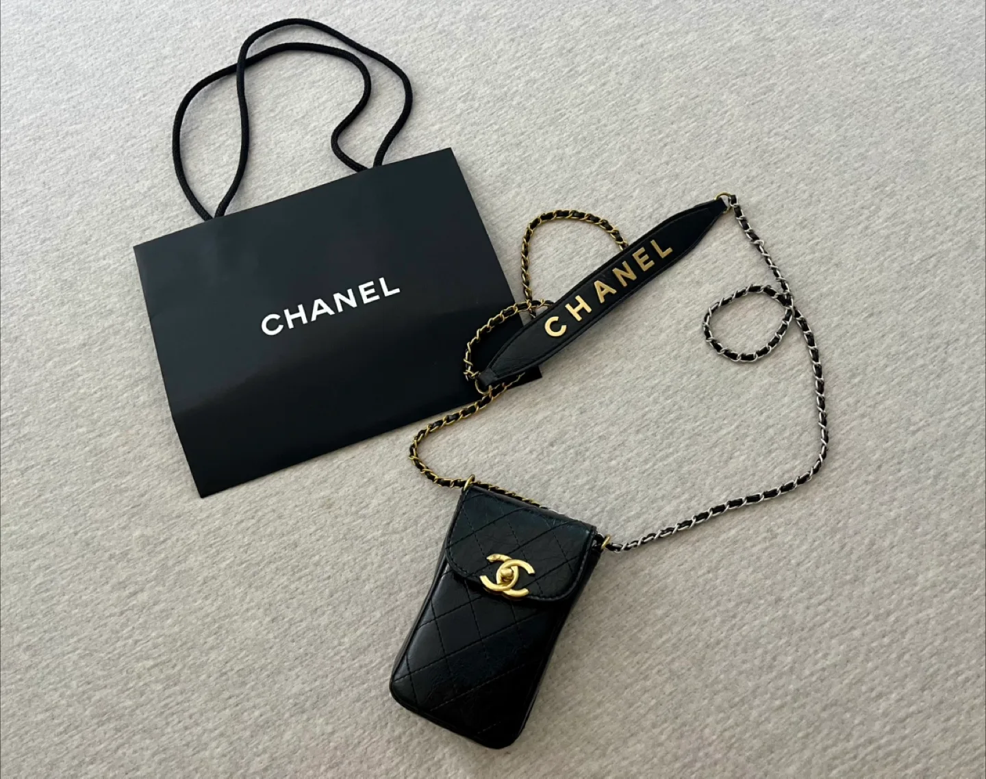 Chanel phone bag thumbnail