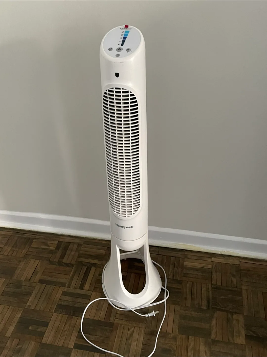 Honeywell QuietSet Tower Fan thumbnail
