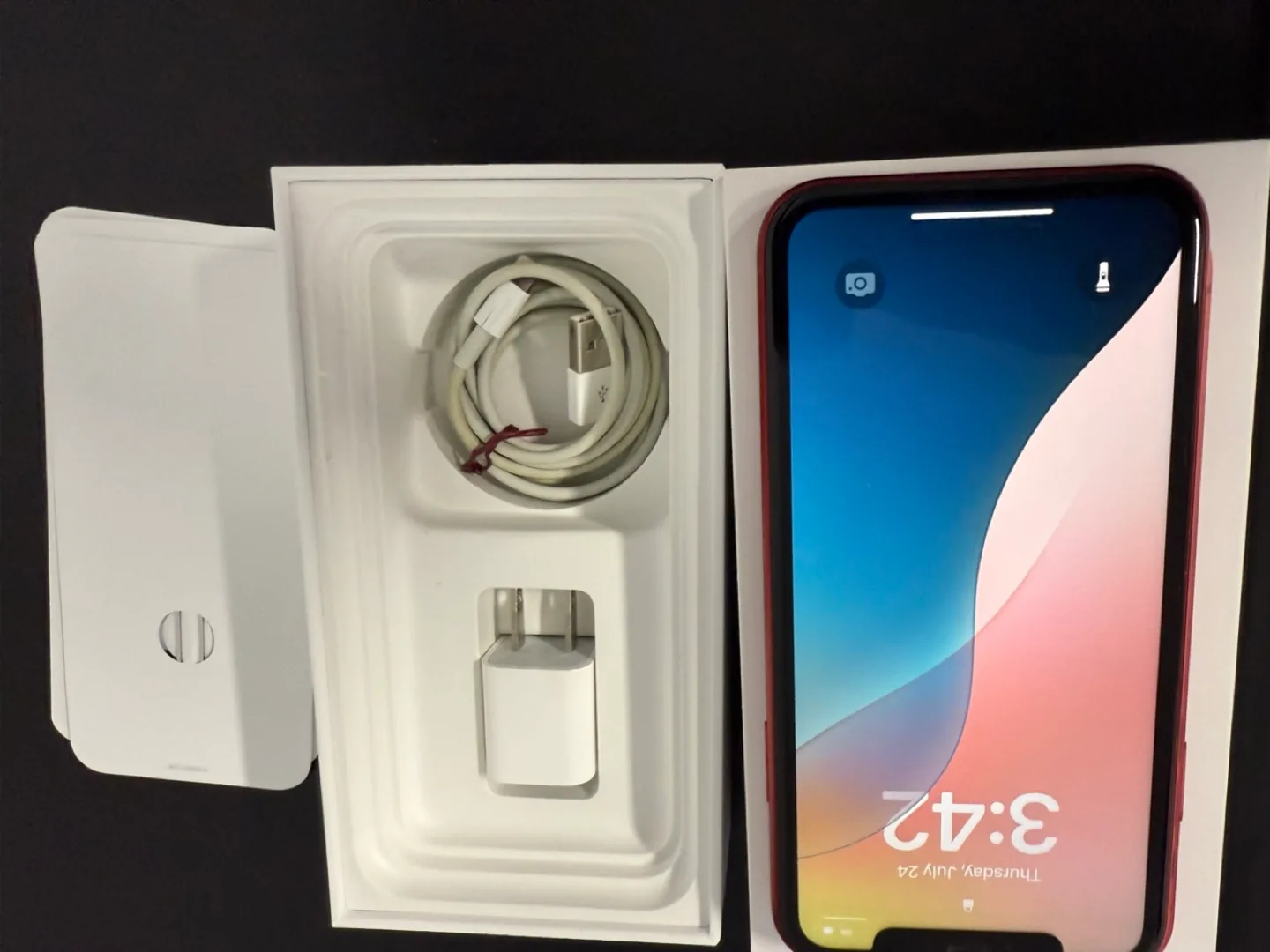 Apple iPhone 11 (PRODUCT)RED 64GB - Like New! image indicator(2)