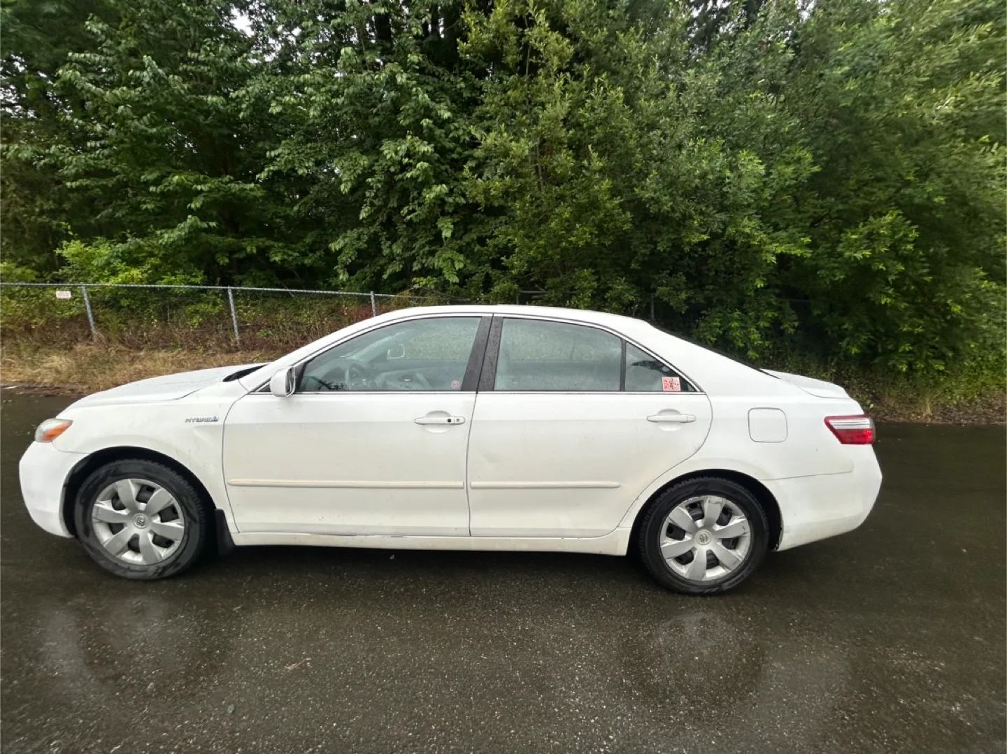 Toyota Camry Hybrid - White Sedan image indicator(5)