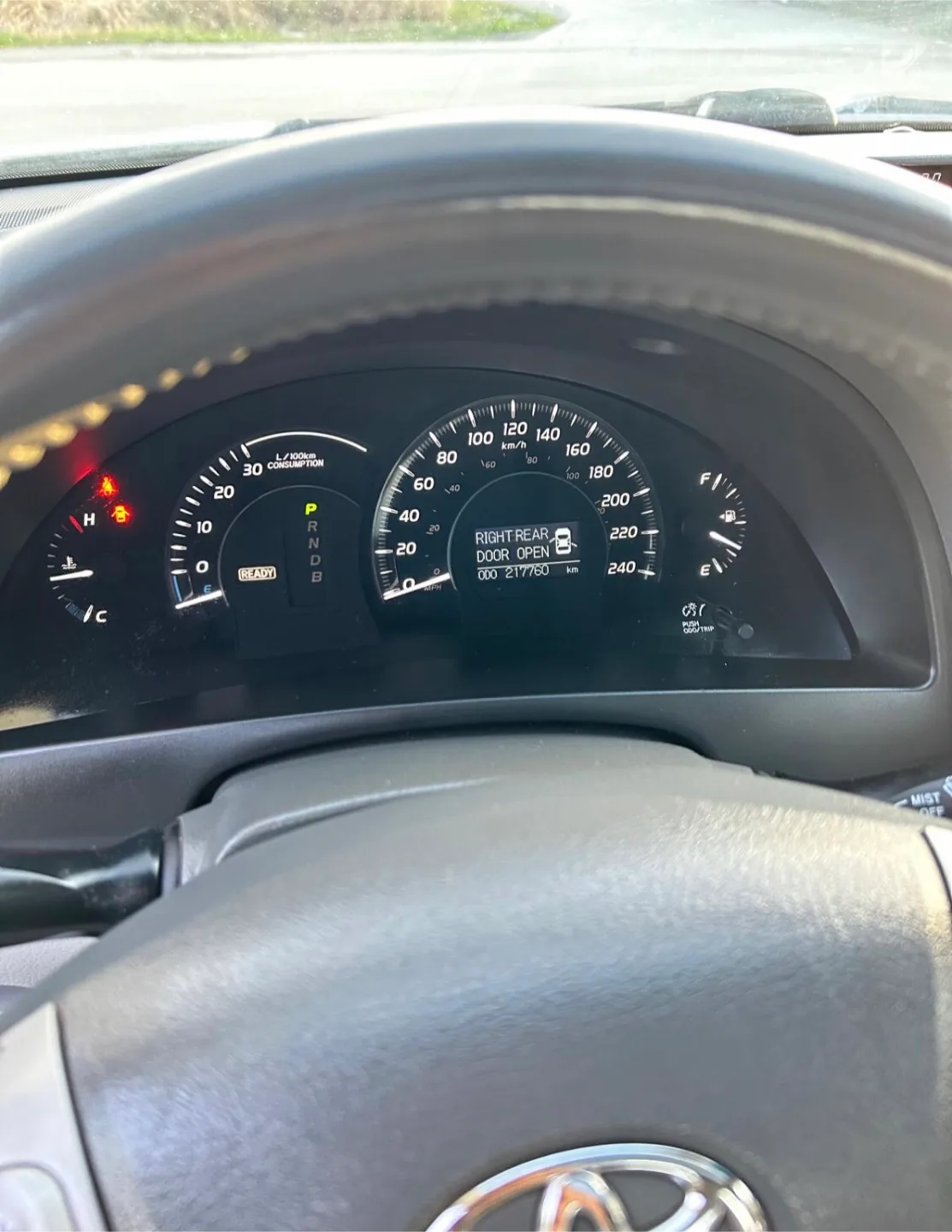 Toyota Camry Hybrid - White Sedan image indicator(6)