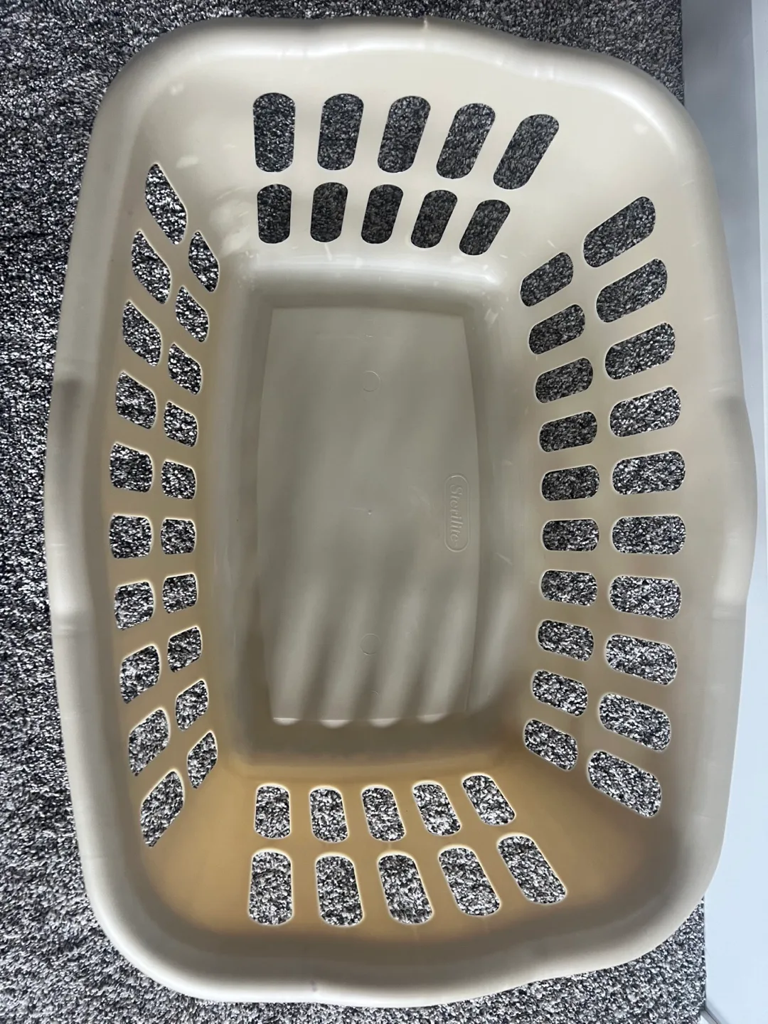 Sterilite Laundry Basket thumbnail