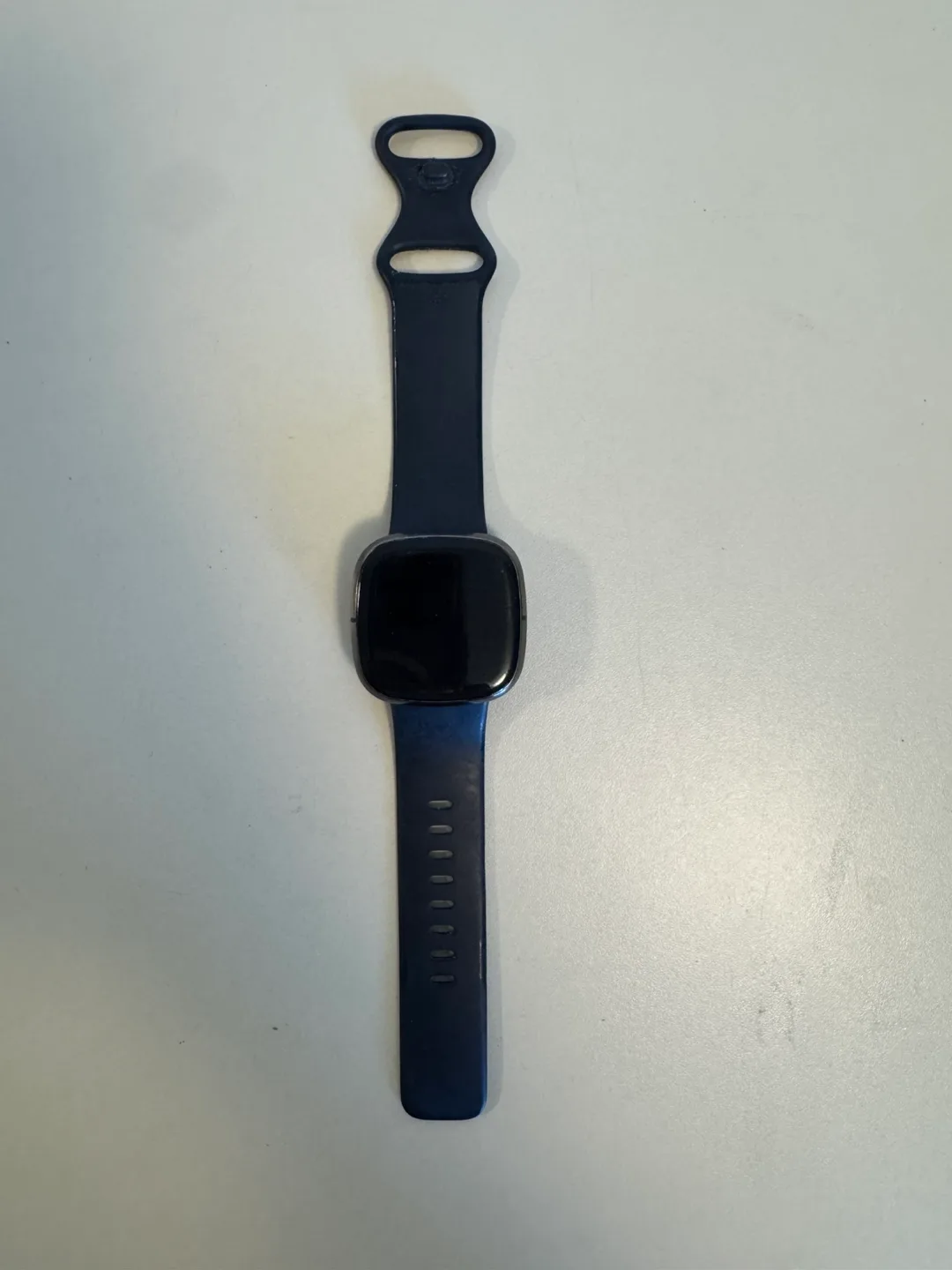 Fitbit Versa Smartwatch thumbnail