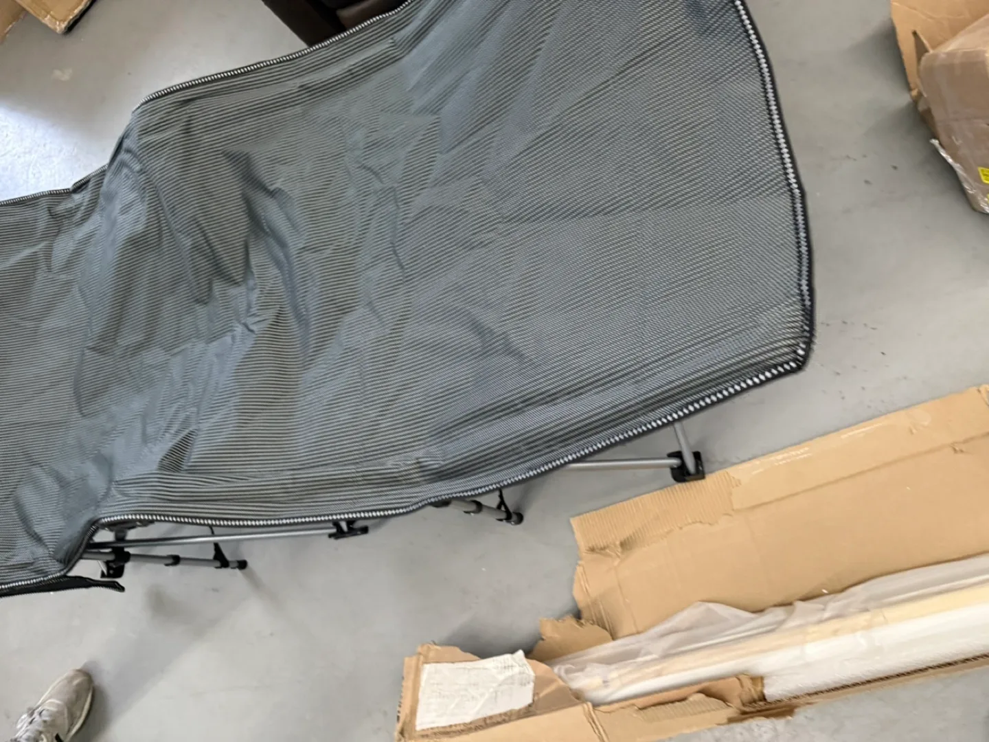 Skyline Furniture MFG Folding Cot - Like New! thumbnail