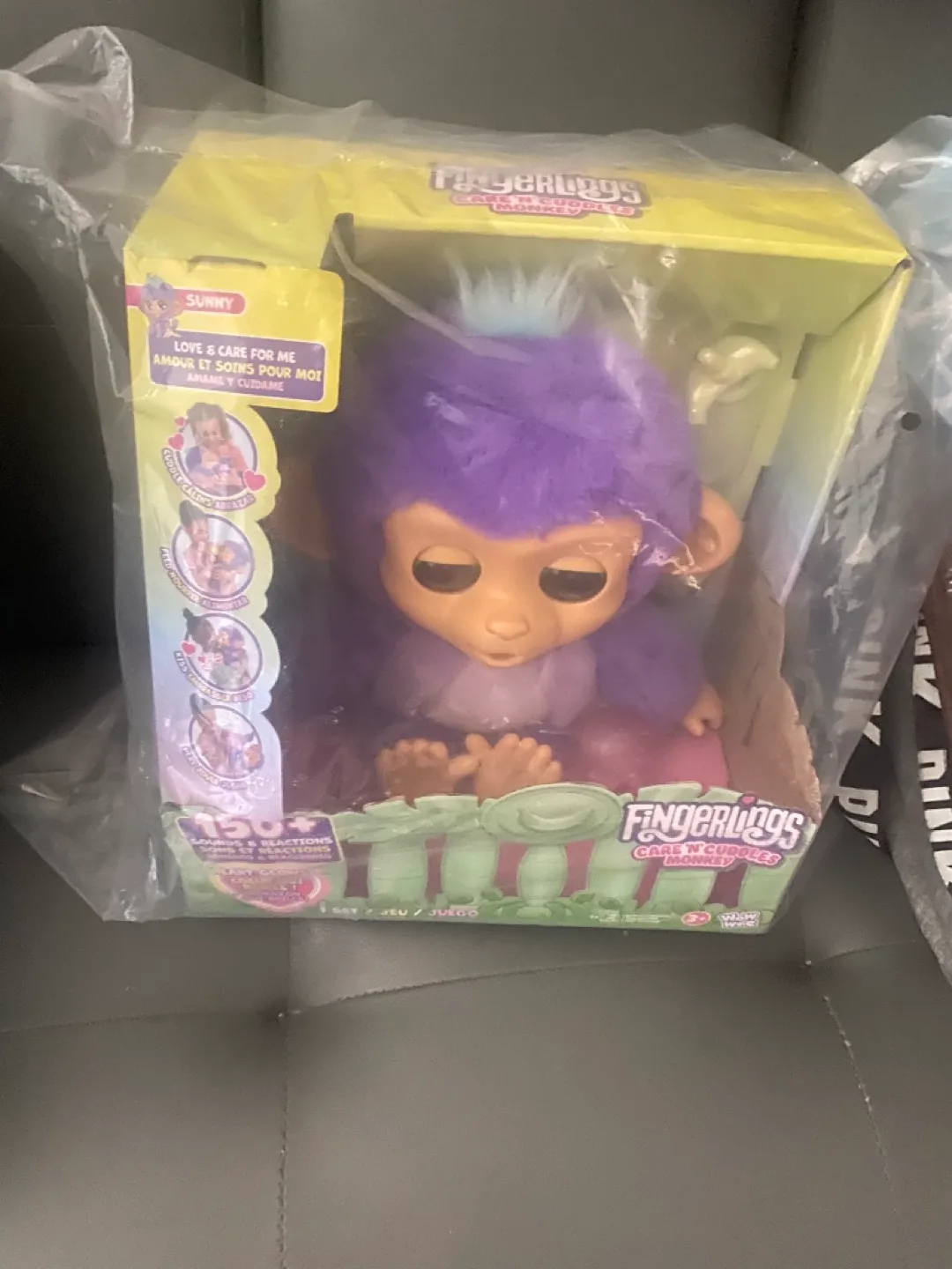 Fingerlings Care Hugger - Sunny (New) thumbnail