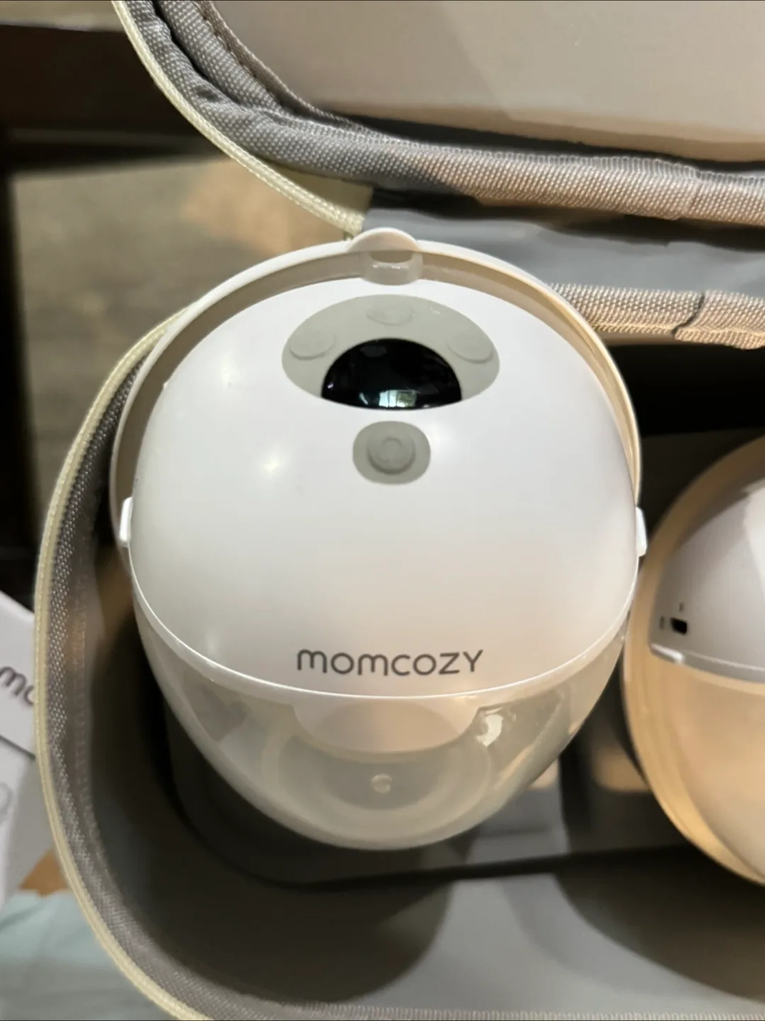 Momcozy Wearable Breast Pump thumbnail
