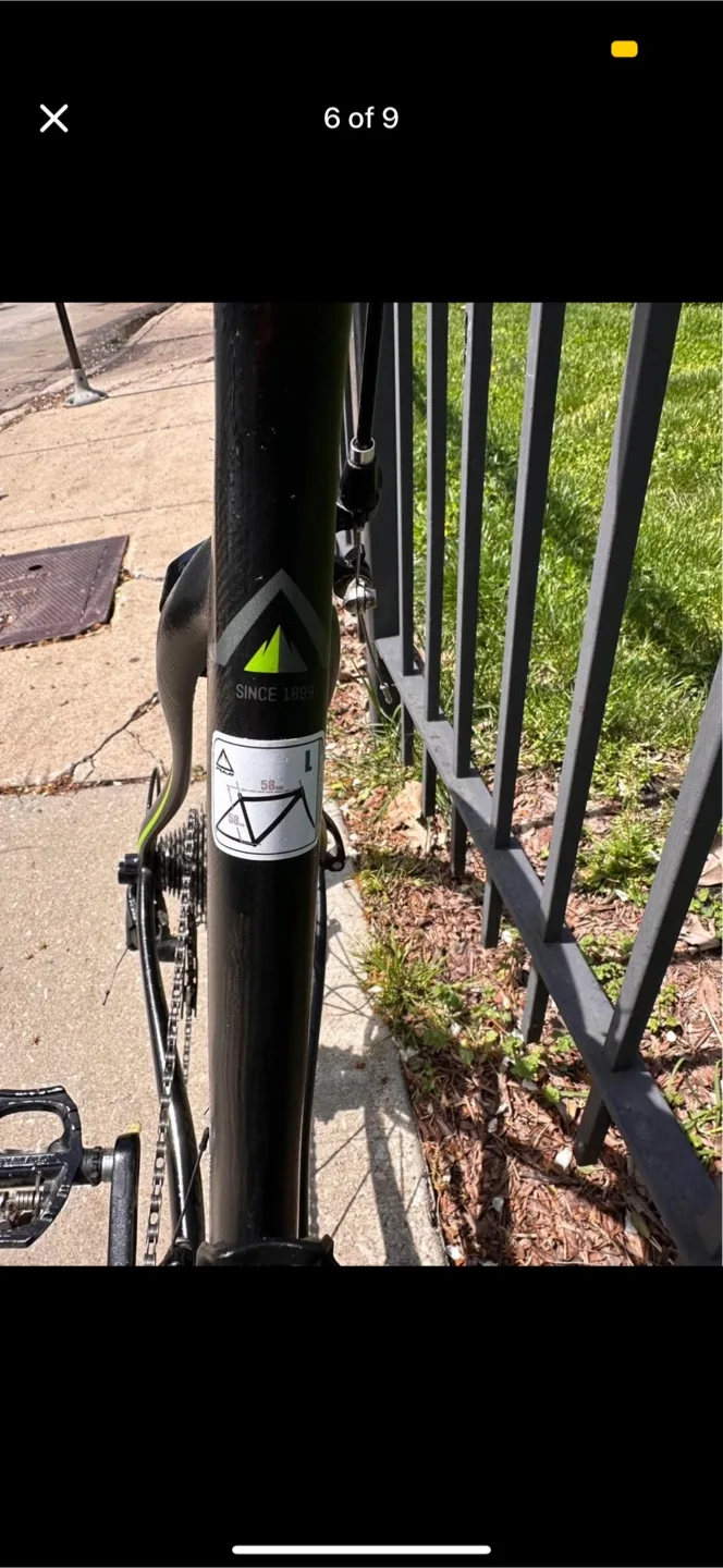 Fuji Carbon Road Bike image indicator(6)