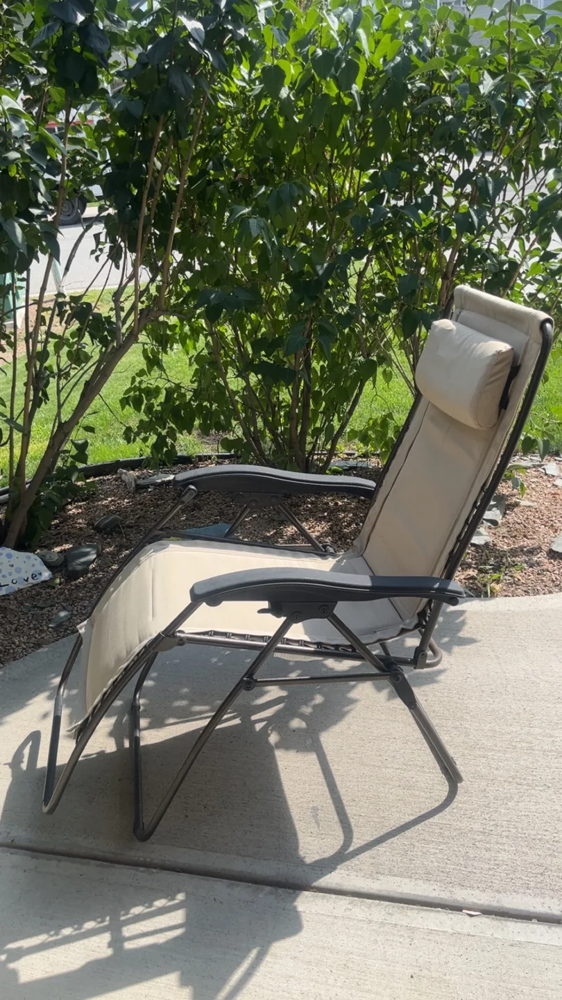 Zero Gravity Lounge Chair thumbnail