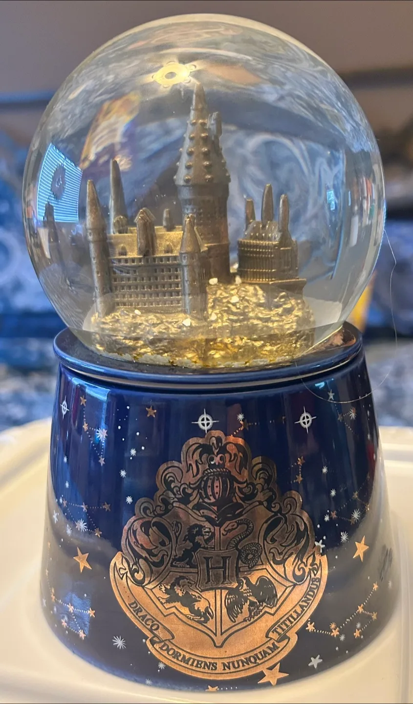 Harry Potter Hogwarts Snow Globe Candle Holder thumbnail