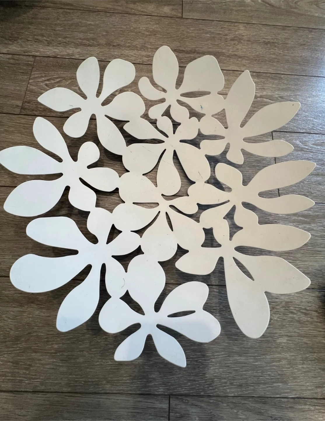 White Metal Flower Trivet thumbnail