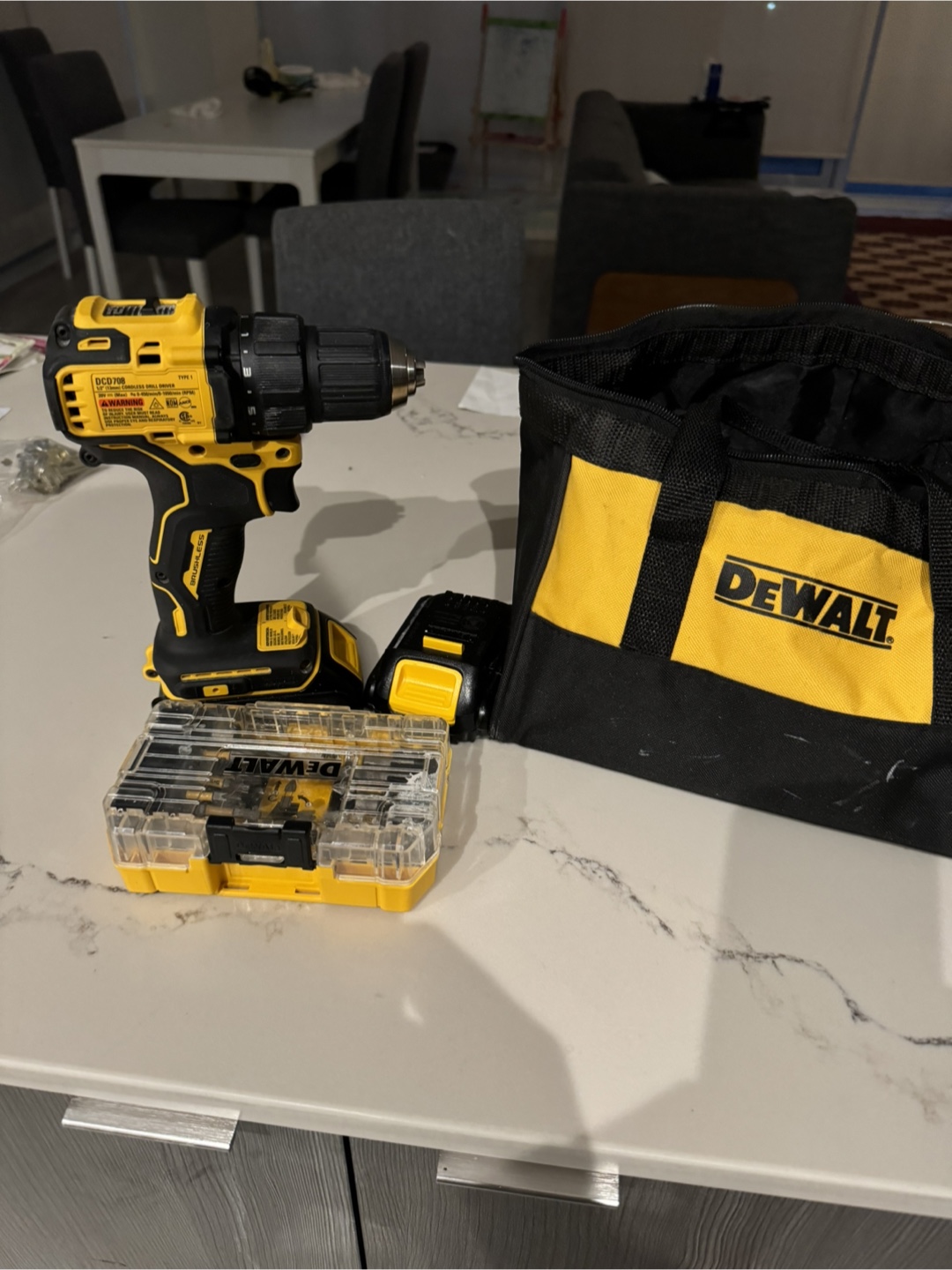 DeWalt 20V Brushless Drill Kit