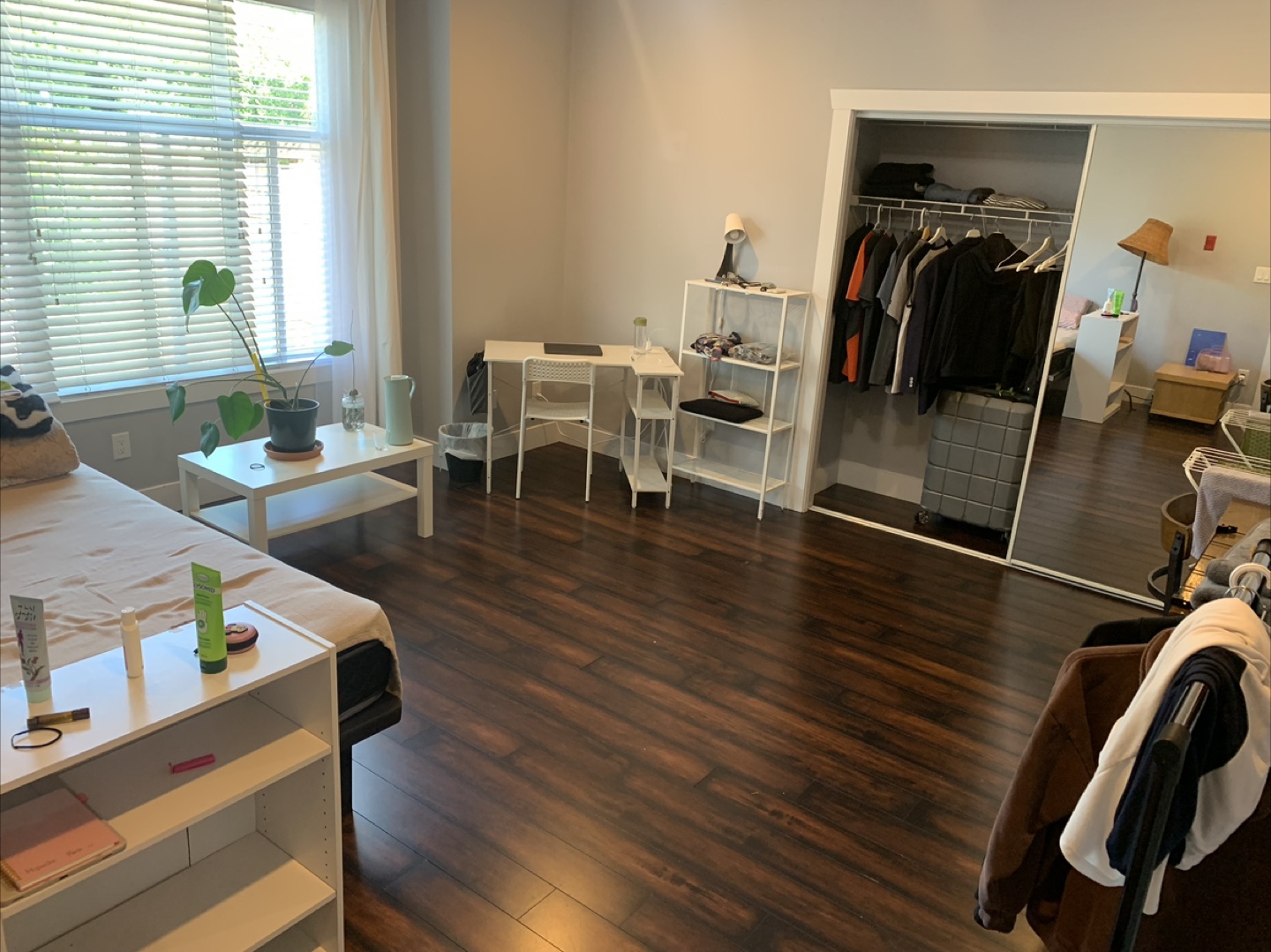 A private room for rent in a main floor house. - photo 5