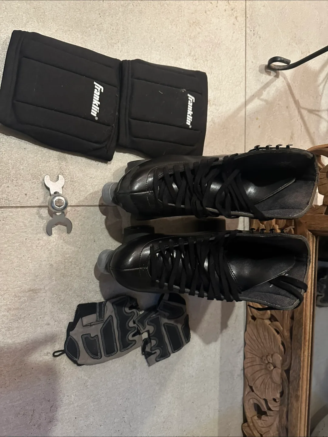Franklin Knee Pads, Roller Skates Size 8, Gloves thumbnail