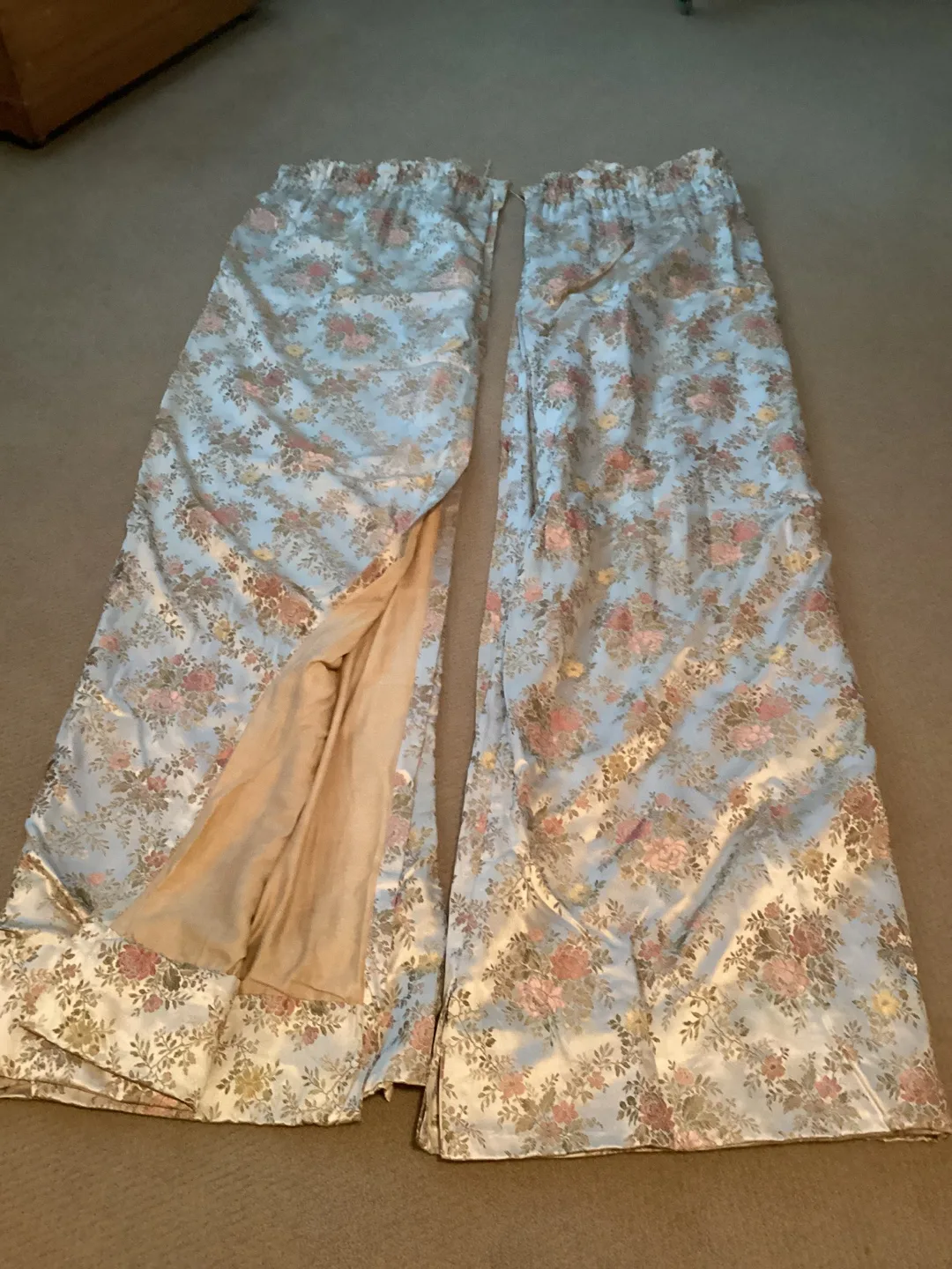 BEAUTIFUL VINTAGE 2 PANEL DRAPES (READ DESCRIPTION) thumbnail