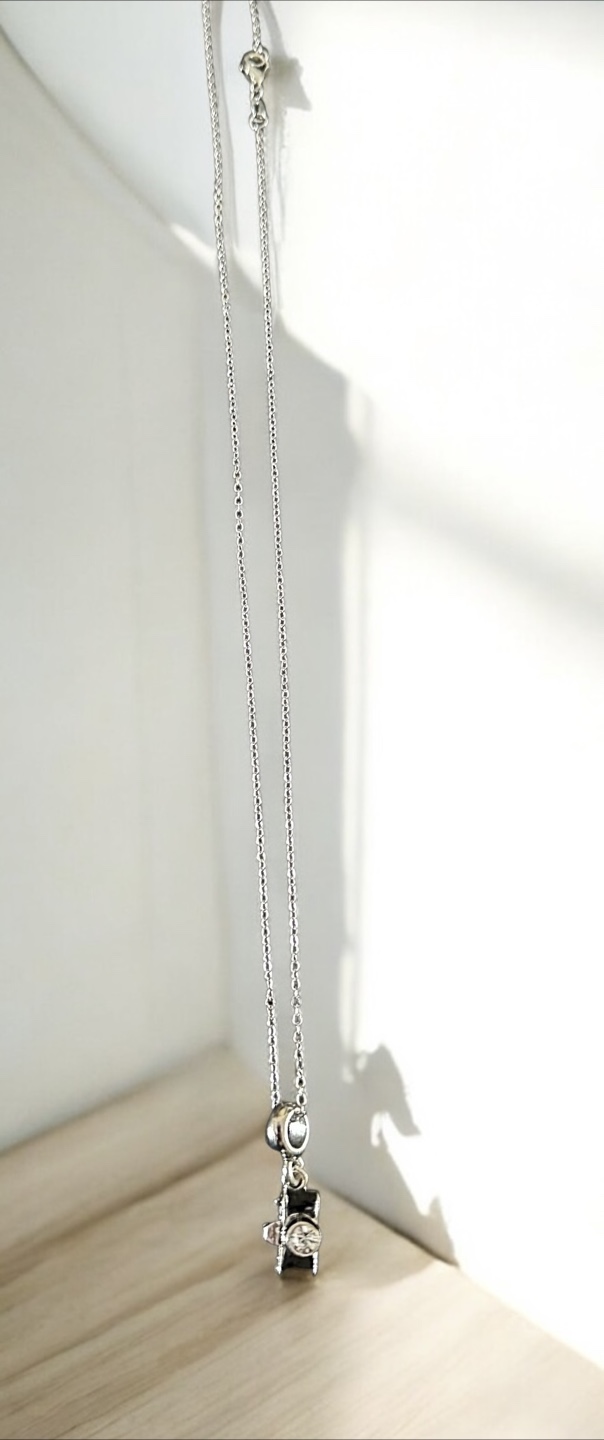 Camera Pendant Necklace - photo 2