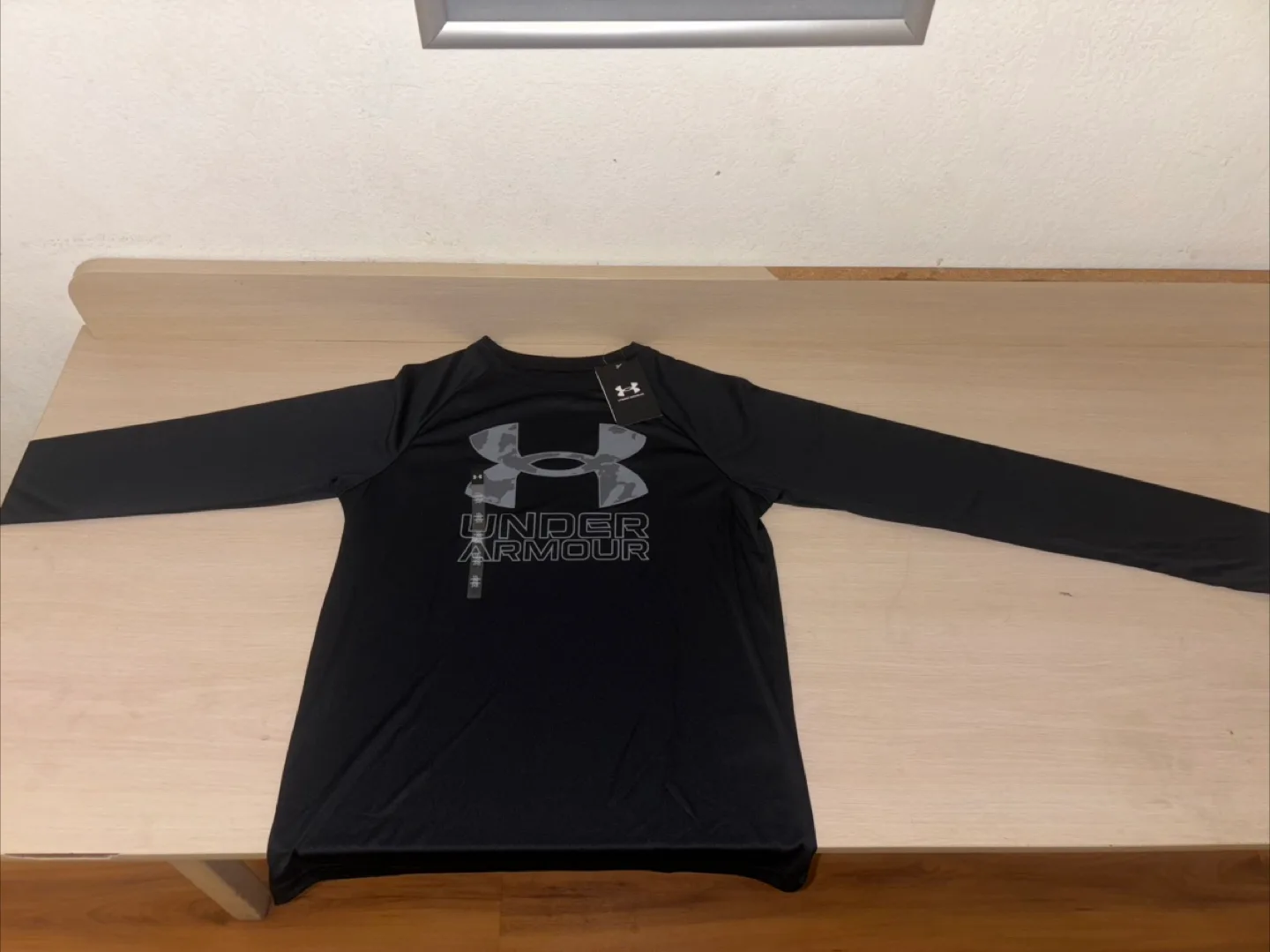 Under Armour Youth Long Sleeve Shirt - YL image indicator(4)