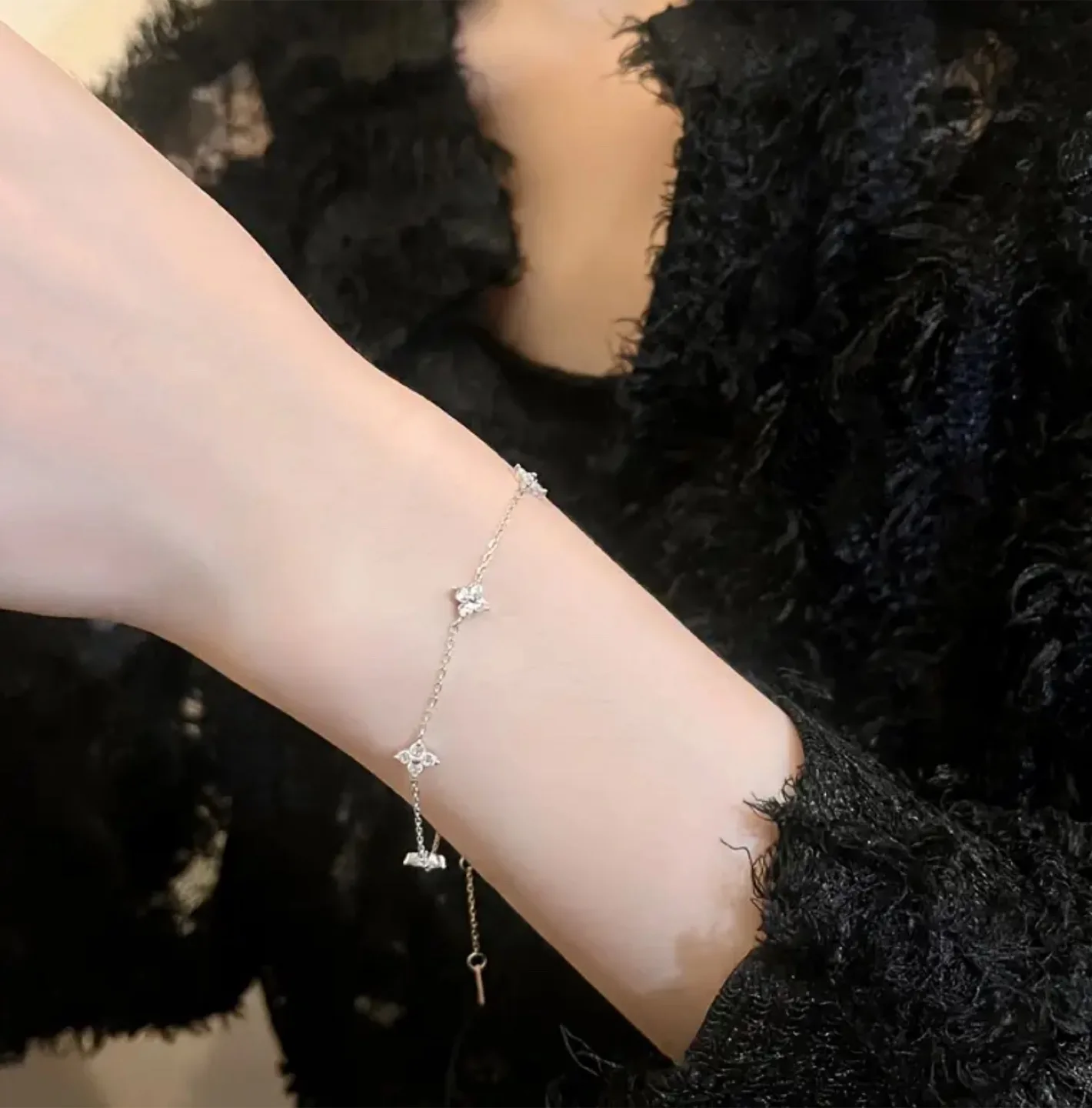 flower diamond stone bracelet image indicator(3)