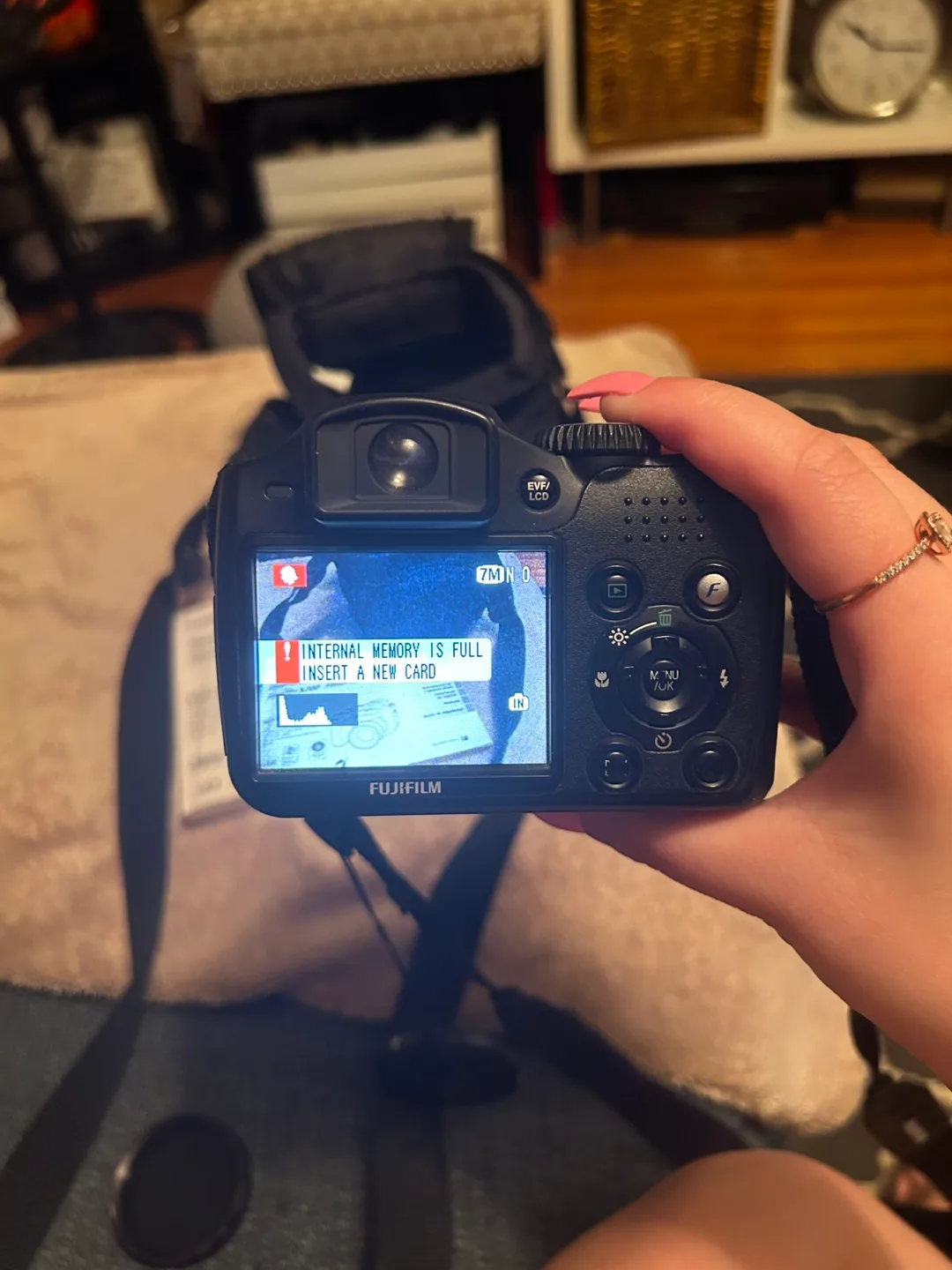 Fujifilm FinePix S5700 Digital Camera thumbnail