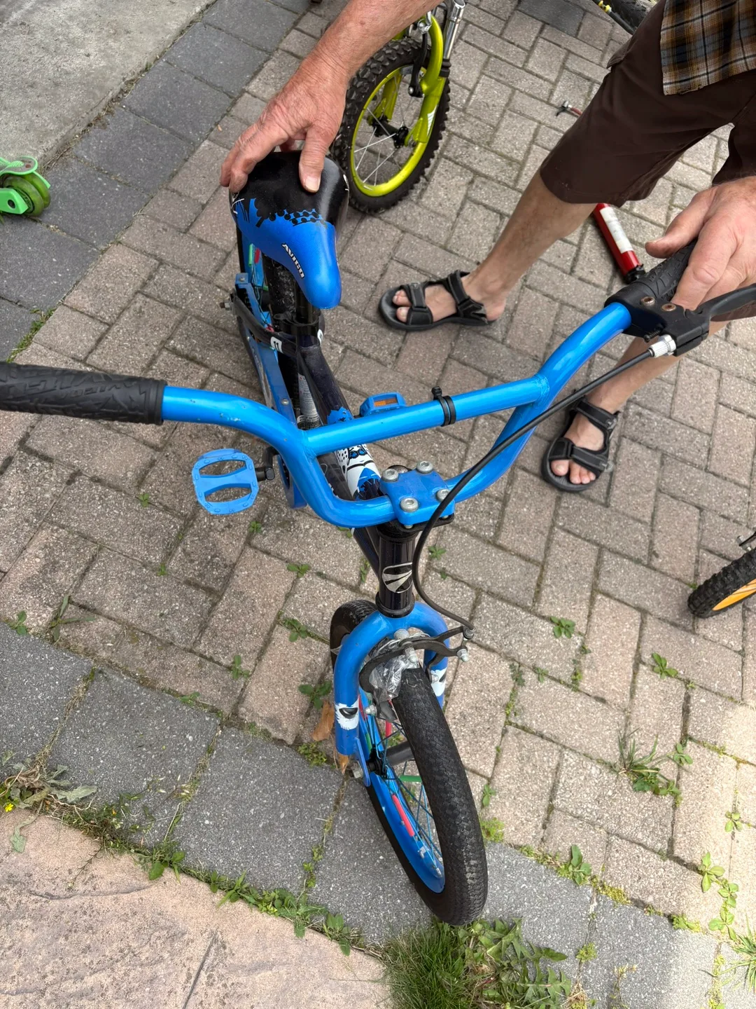 Avigo Slapshot Kids' Bike - Blue thumbnail