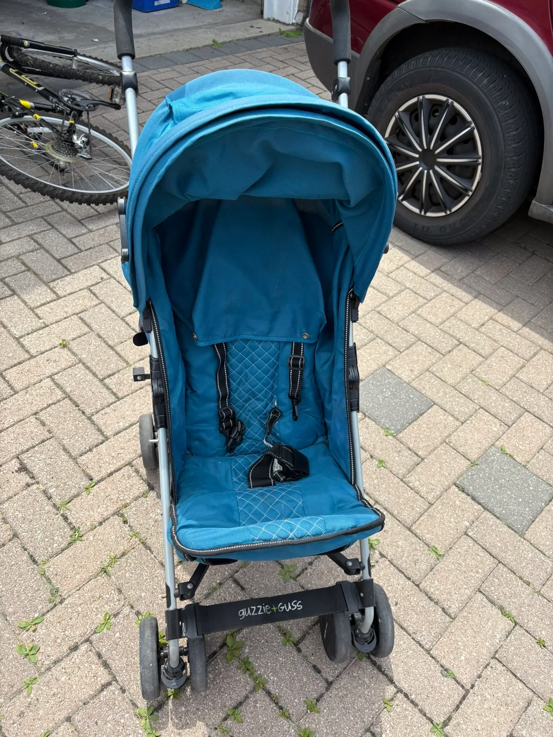 Guzzie+Guss Blue Stroller thumbnail
